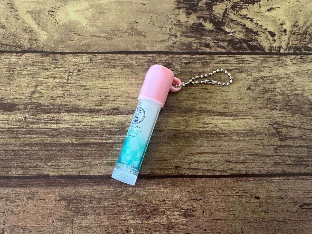 リップが「迷子知らず」のキーホルダーに