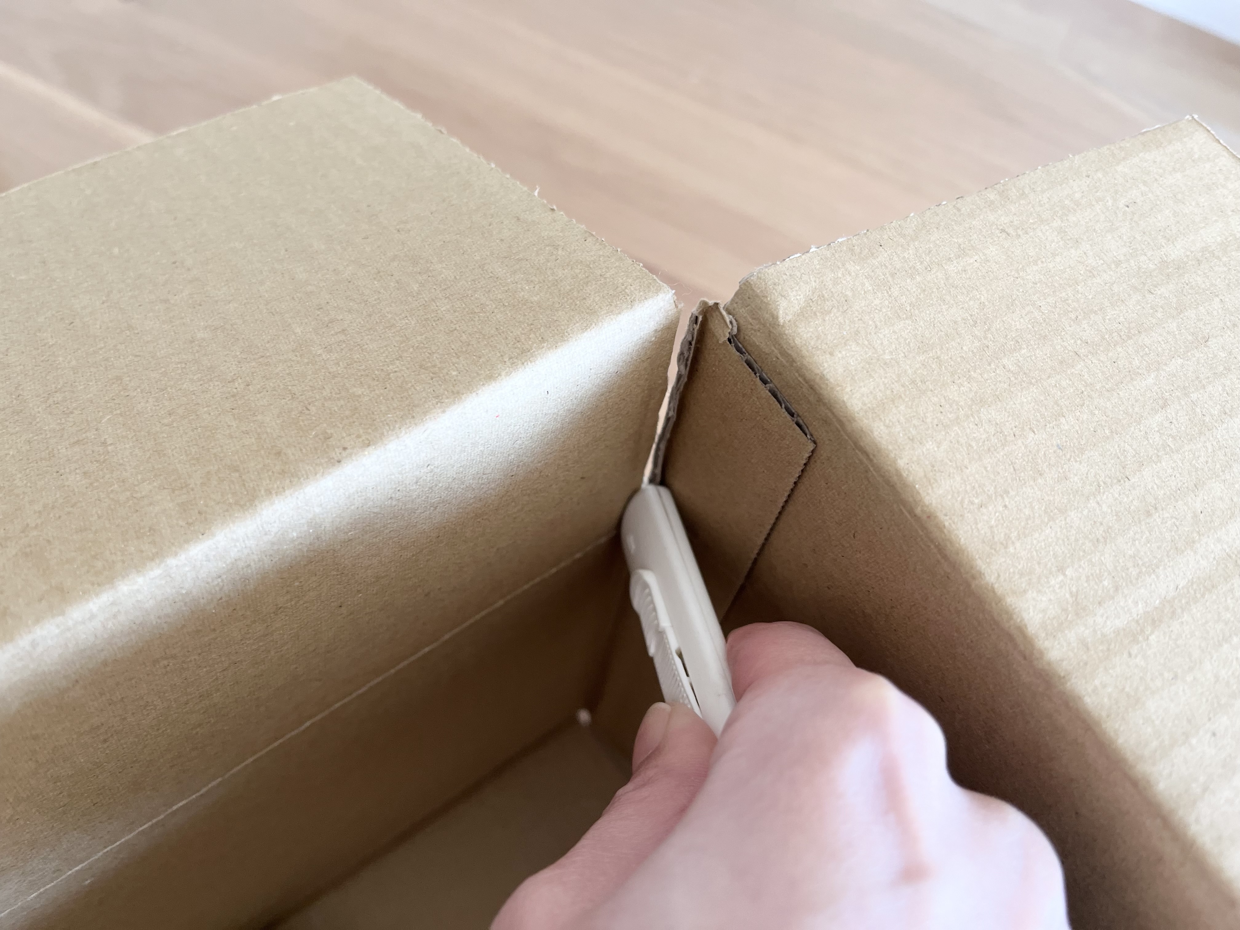 セリア「段ボールサイズ調節カッター」の使用画像