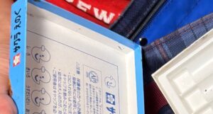 4歳息子が持って帰ってきた絵の具。補充しようとパパママ確認→まさかの中身に仰天&大笑い！9.2万いいねと「わかるわかる」の声も