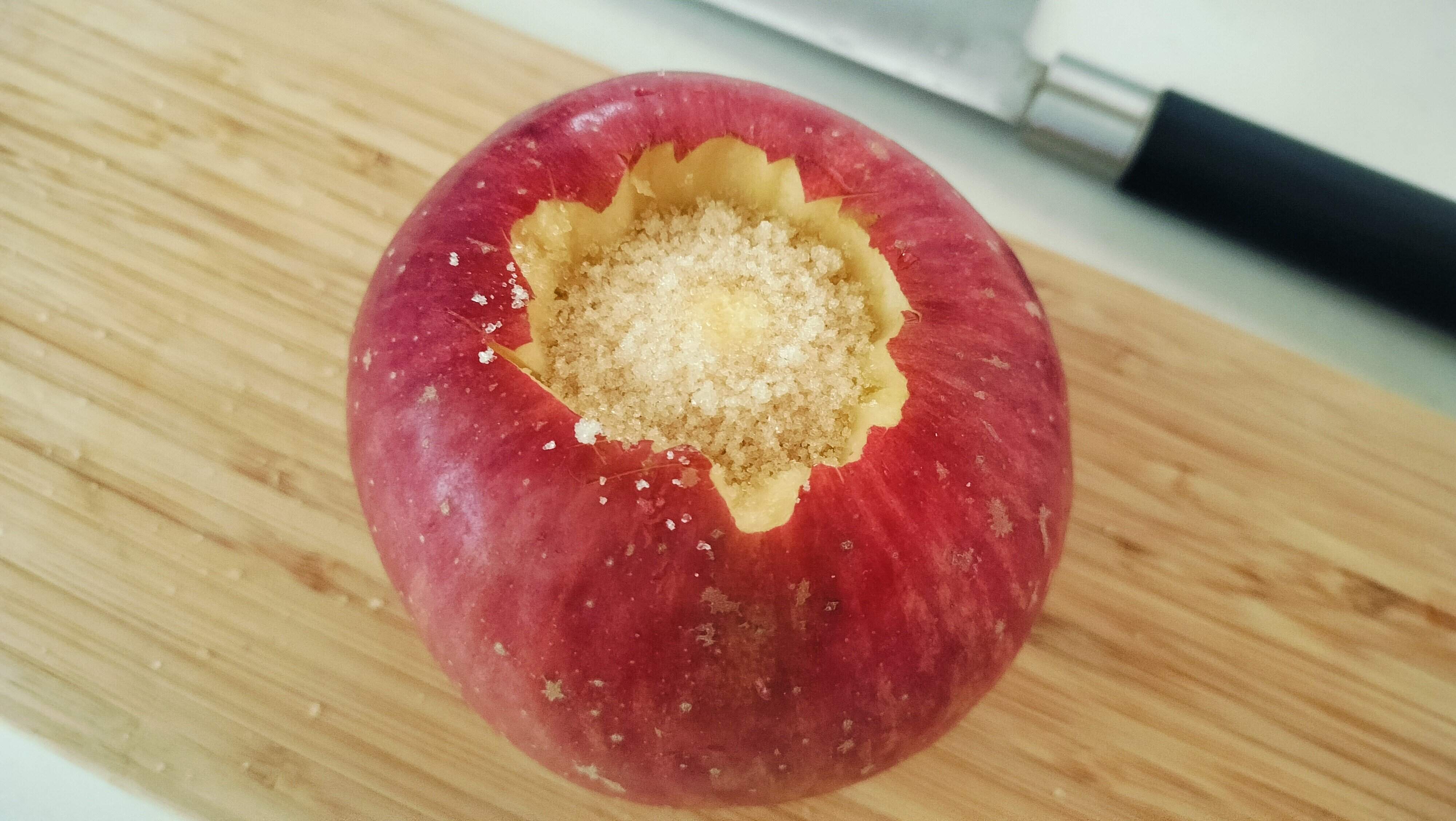 バターと砂糖をいれたりんご