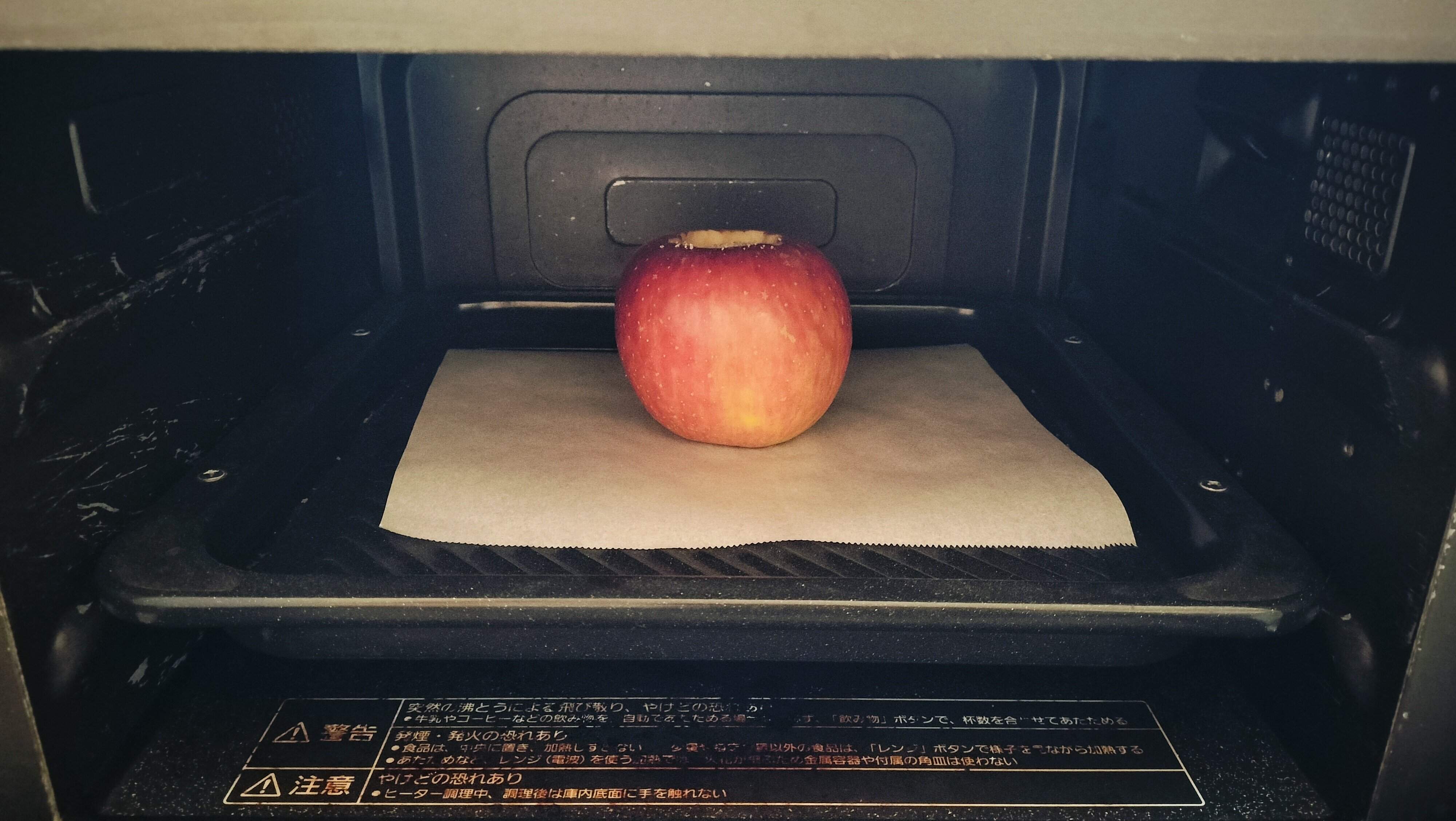 オーブンでりんごを焼く