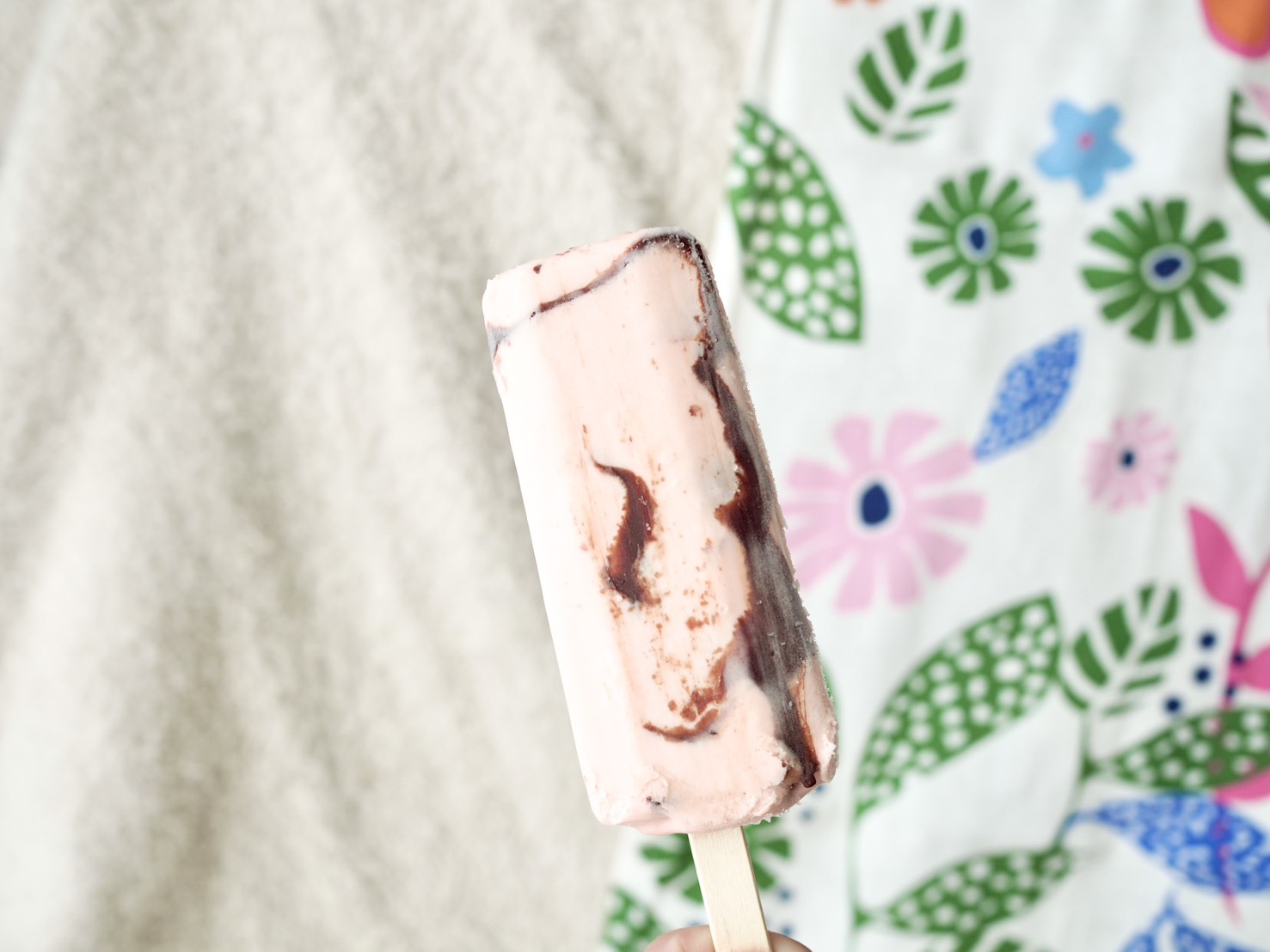 シャトレーゼ「チョコバッキー・ザ・プレミアム あまおう苺」商品写真