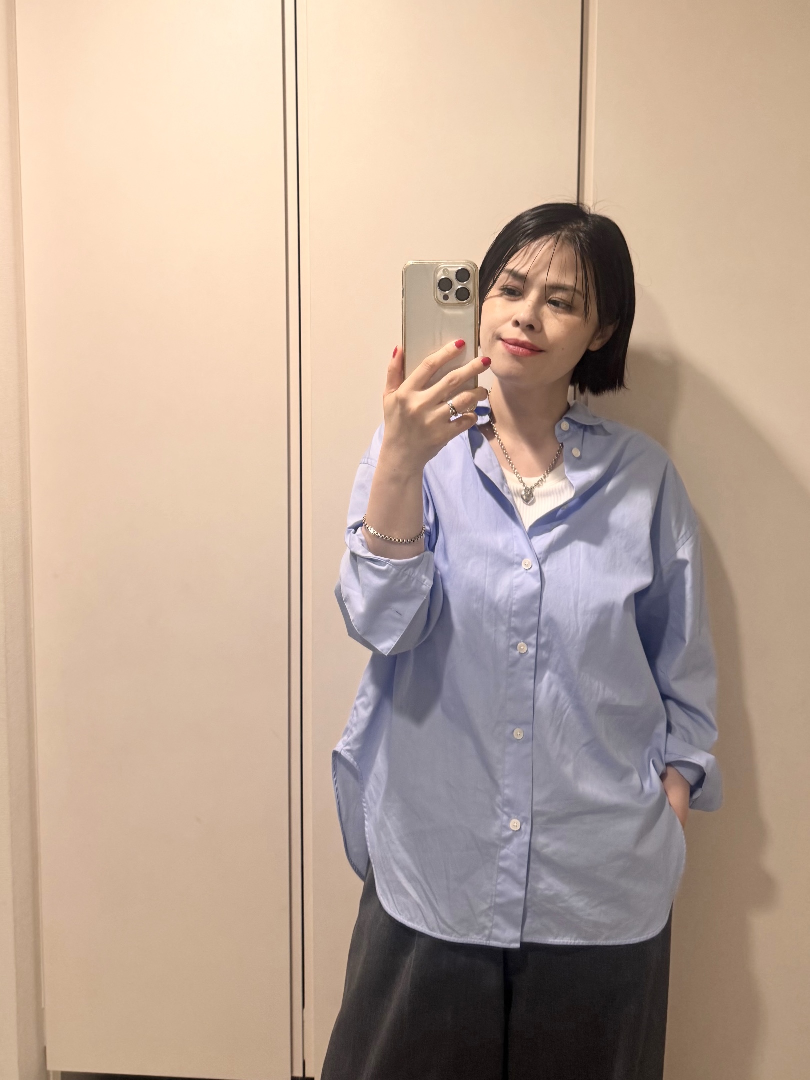 ブルーのシャツ