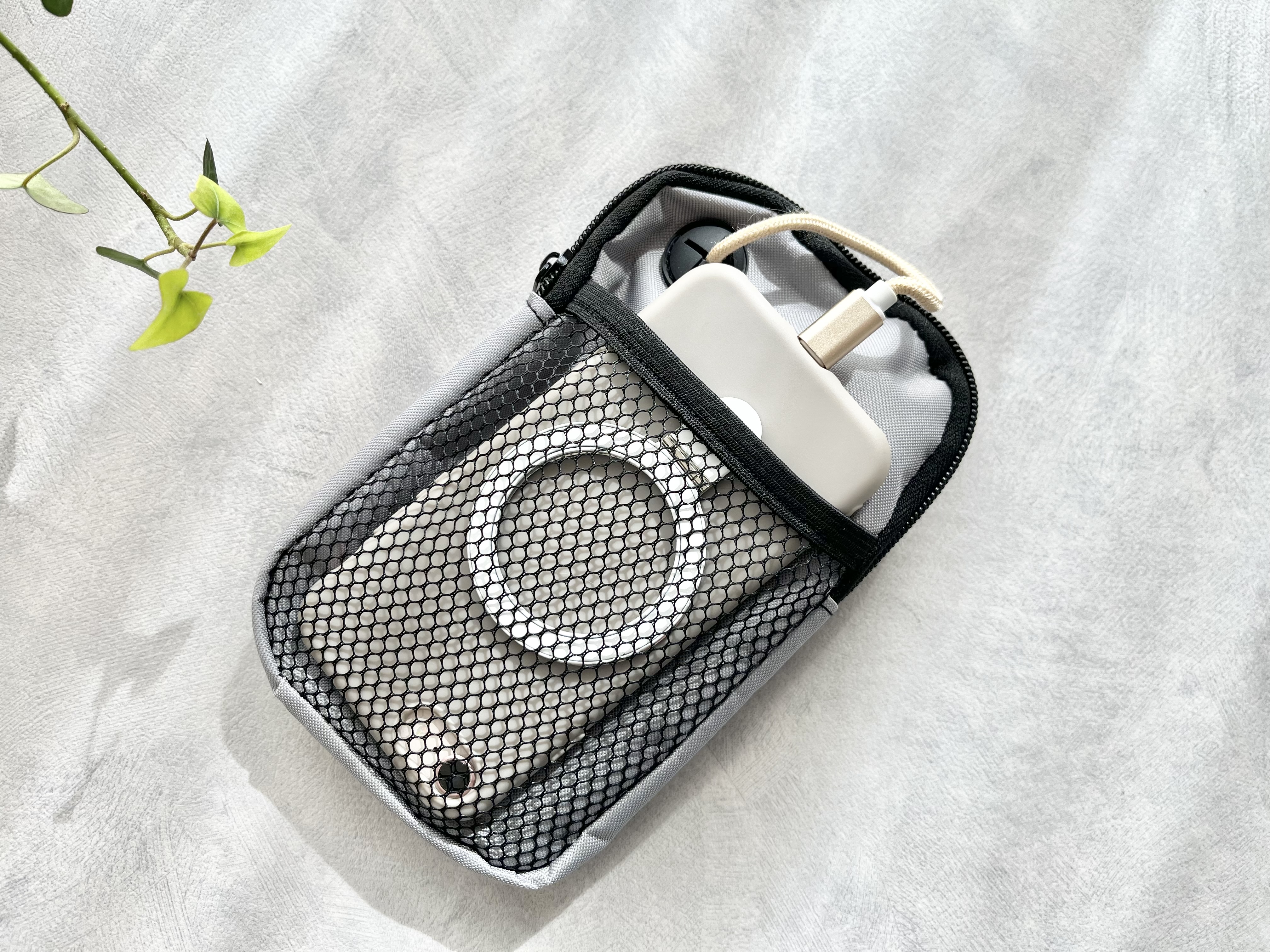 セリアの「モバイルバッテリーケース」の使用画像