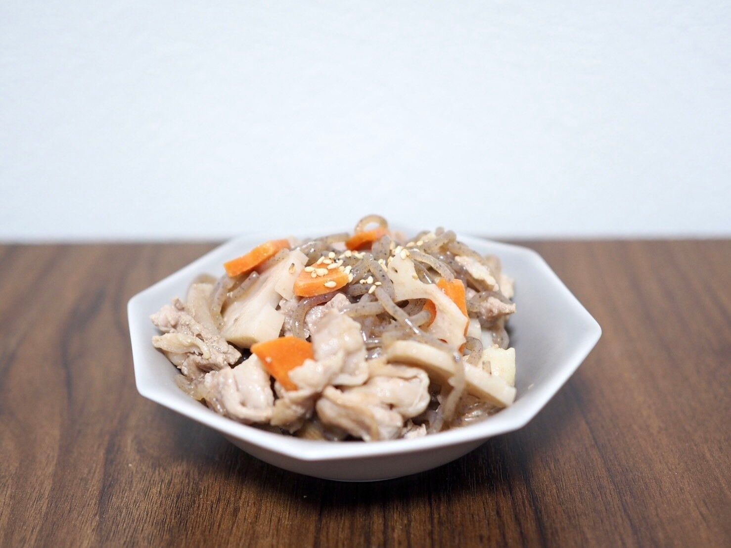 根菜とこんにゃくのしぐれ煮盛りつけ写真