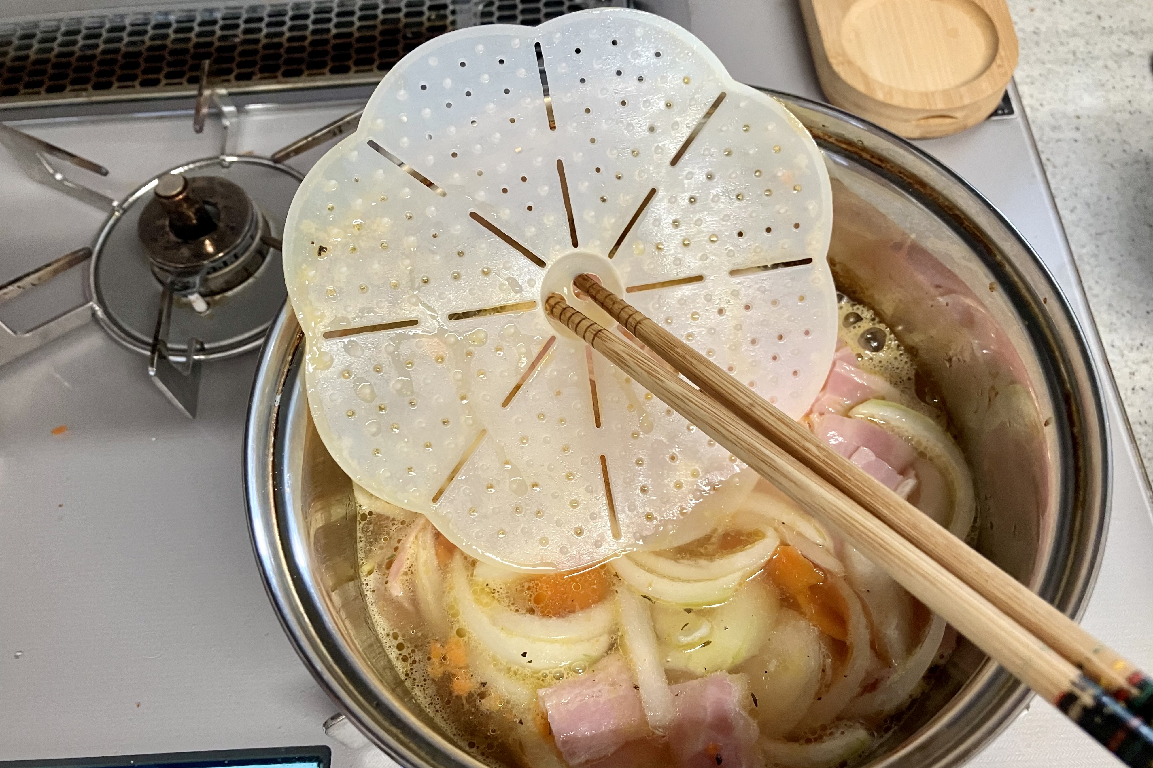 落とし蓋を取り出します