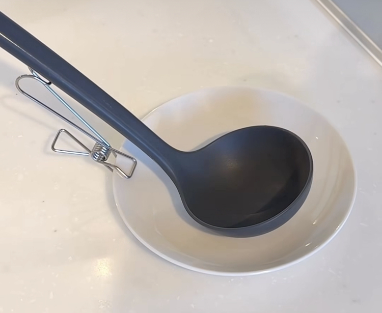 お玉が倒れない