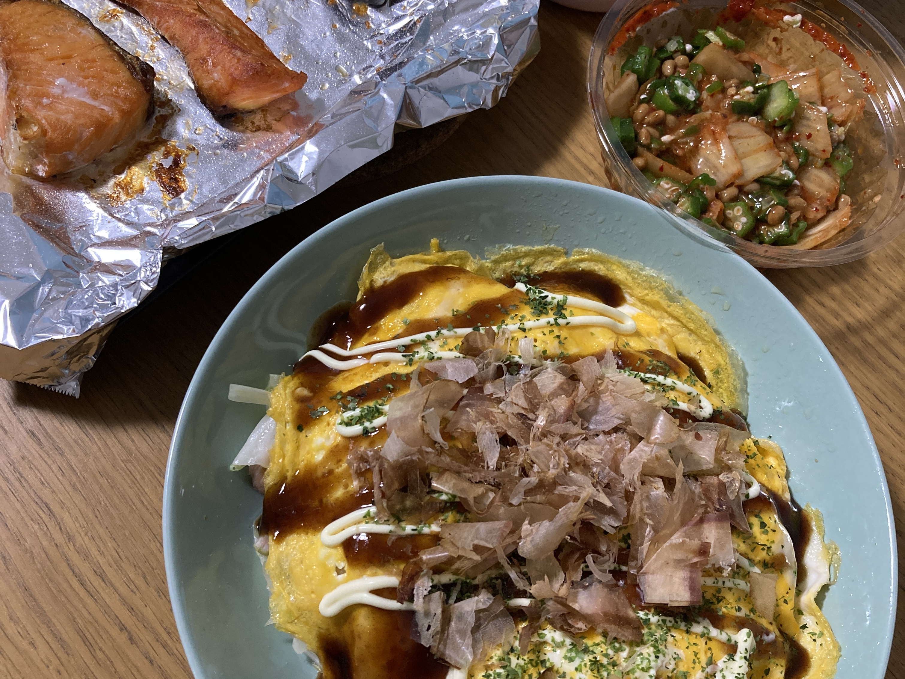 とんぺい焼きと鮭と納豆キムチ