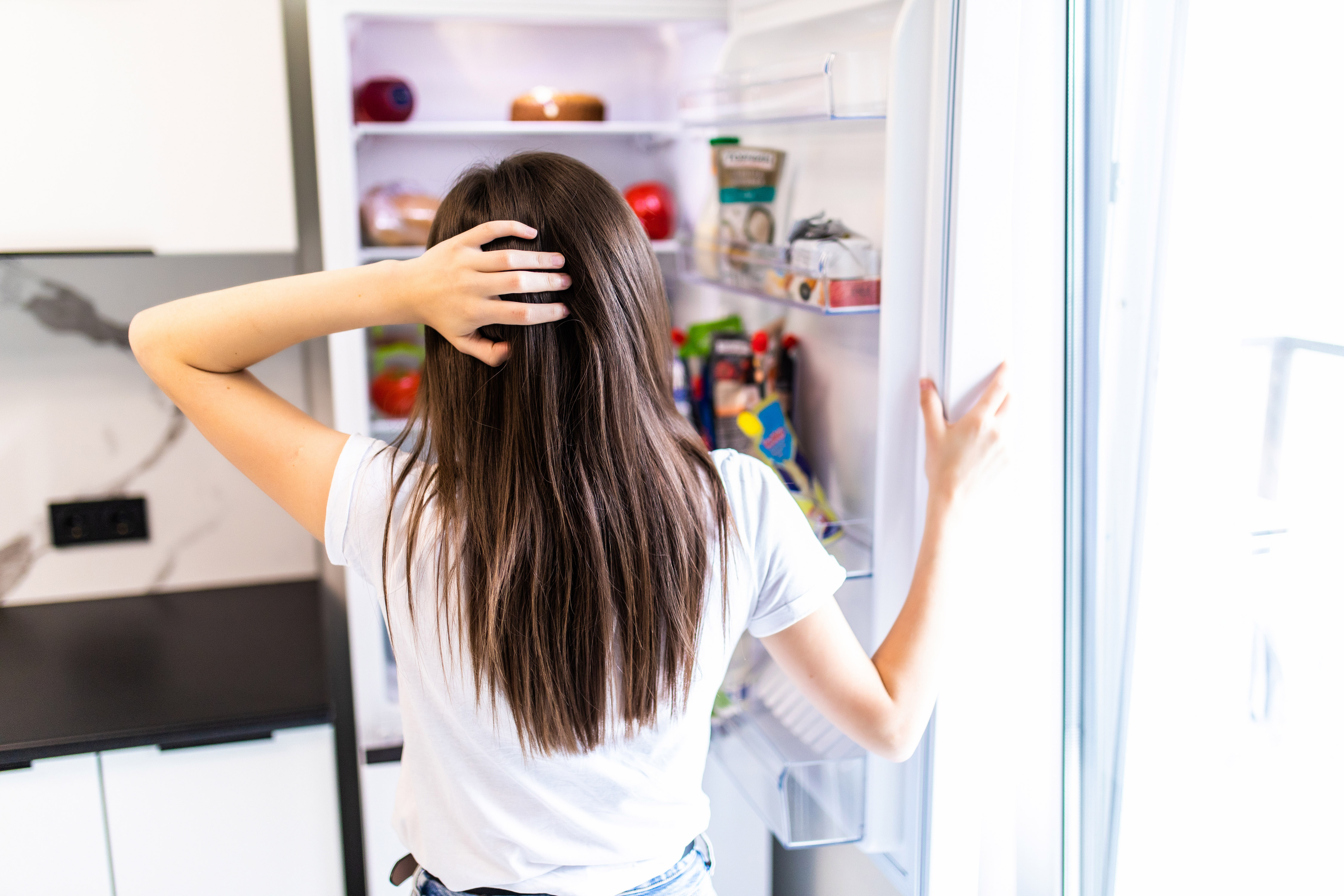 冷蔵庫の中をチェック