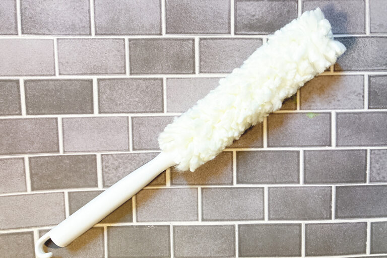 見つけたら即カゴ!【ダイソー】110円なのに超優秀!便利すぎる網戸掃除グッズ