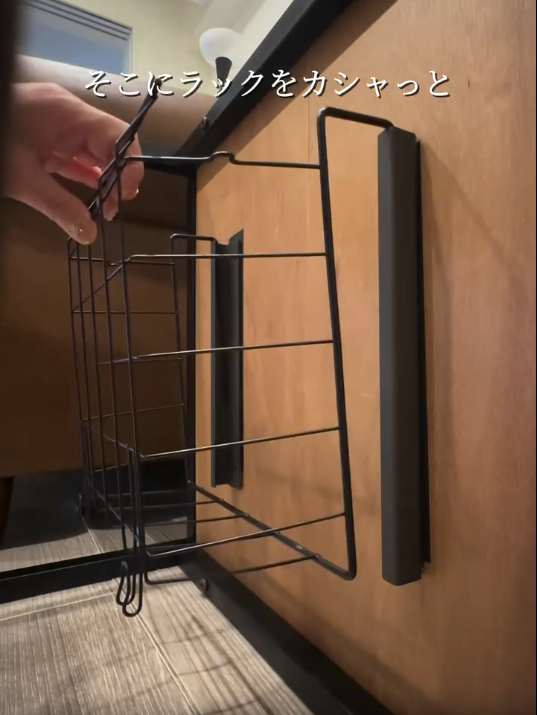 セリアだけでつくるテーブル下収納