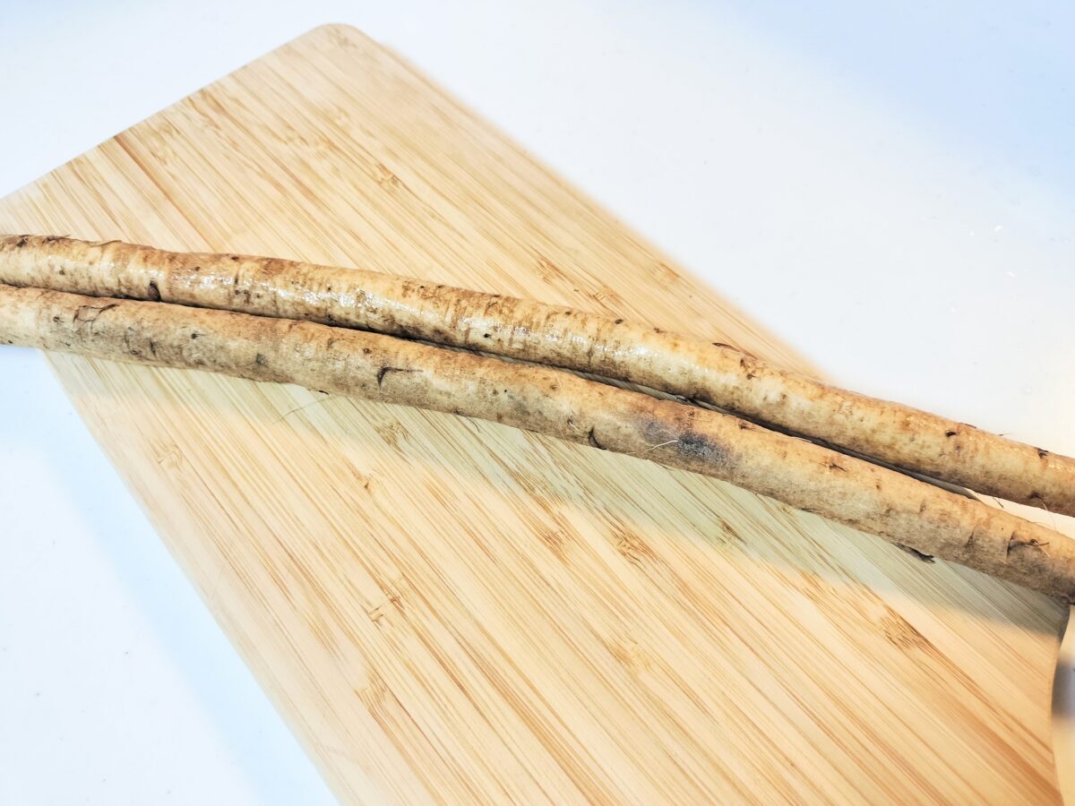 まな板の上の新ごぼう