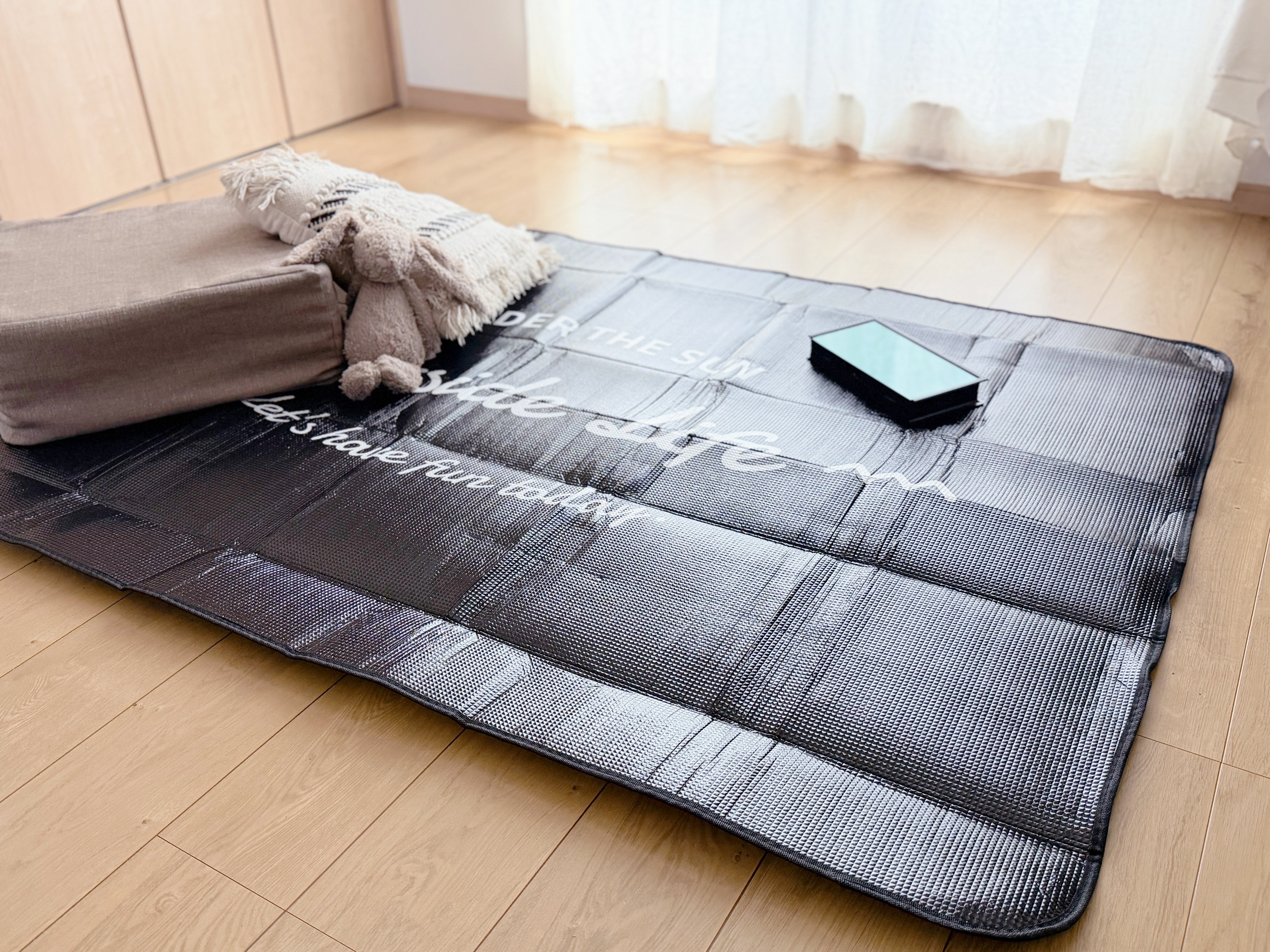 ラグ代わりに敷くこともできる