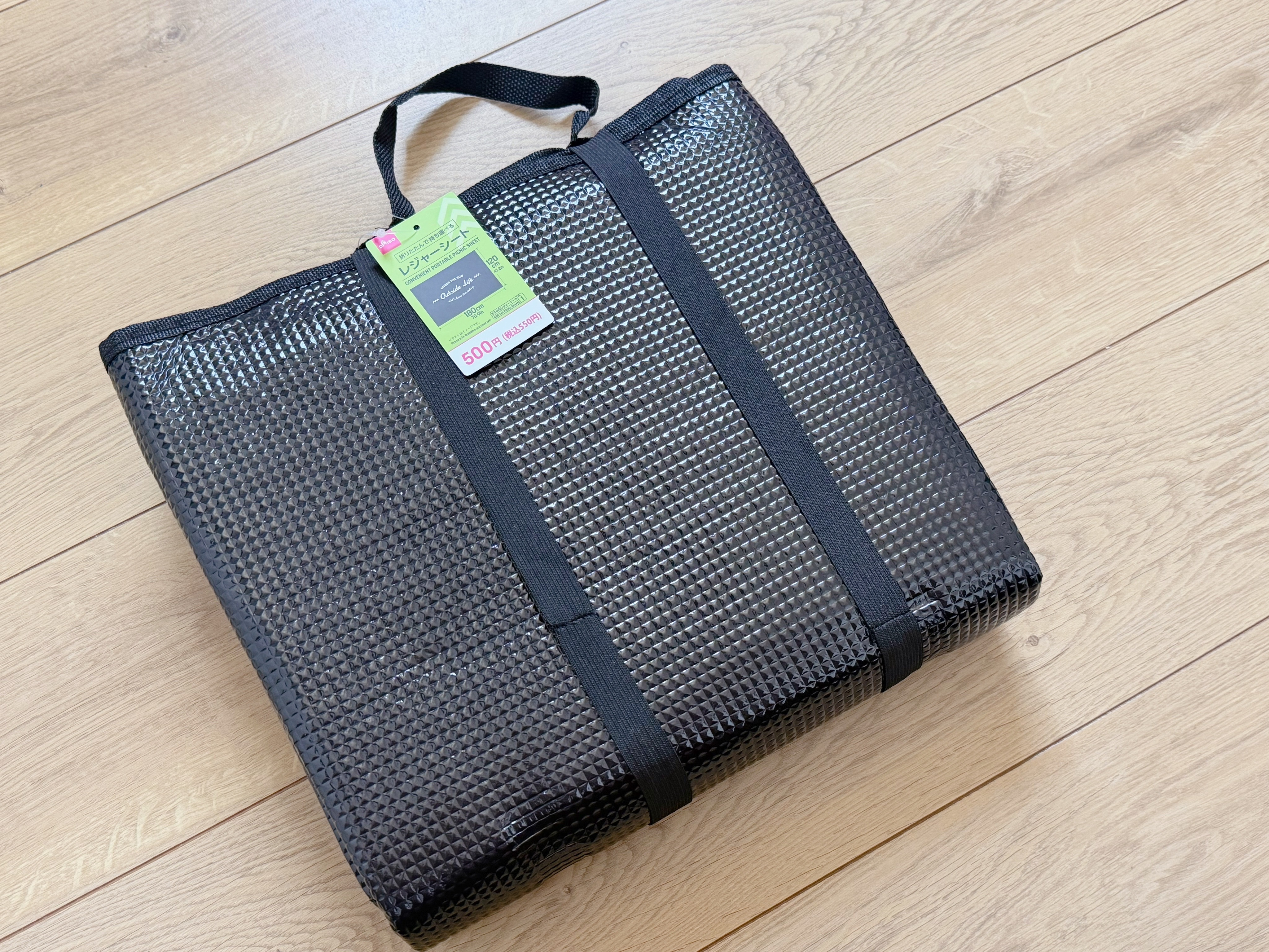 商品情報：折りたたんで持ち運べるレジャーシート