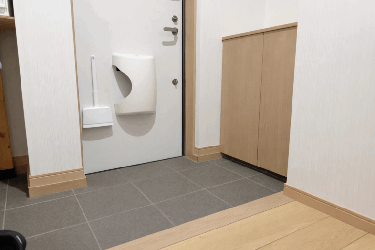 取りに行く手間をなくす！玄関が整う収納アイデア3選