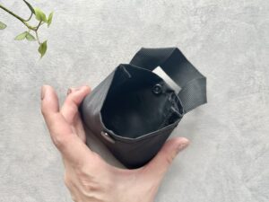 「只者じゃなかった！」セリアで見つけたミニポーチは買わなきゃ損な優秀アイテム「シンプルなのに機能的！」