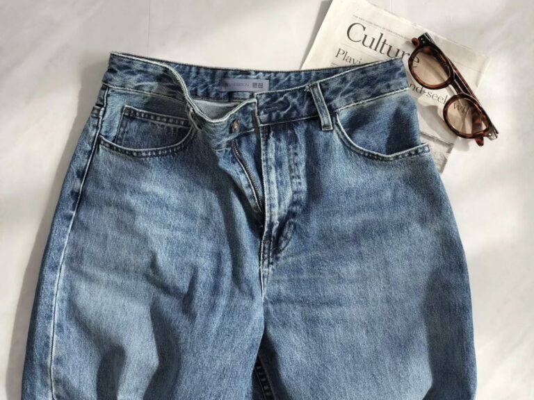 【ユニクロ】履くだけで今っぽい!JW ANDERSONコラボ「バギージーンズ」が超優秀