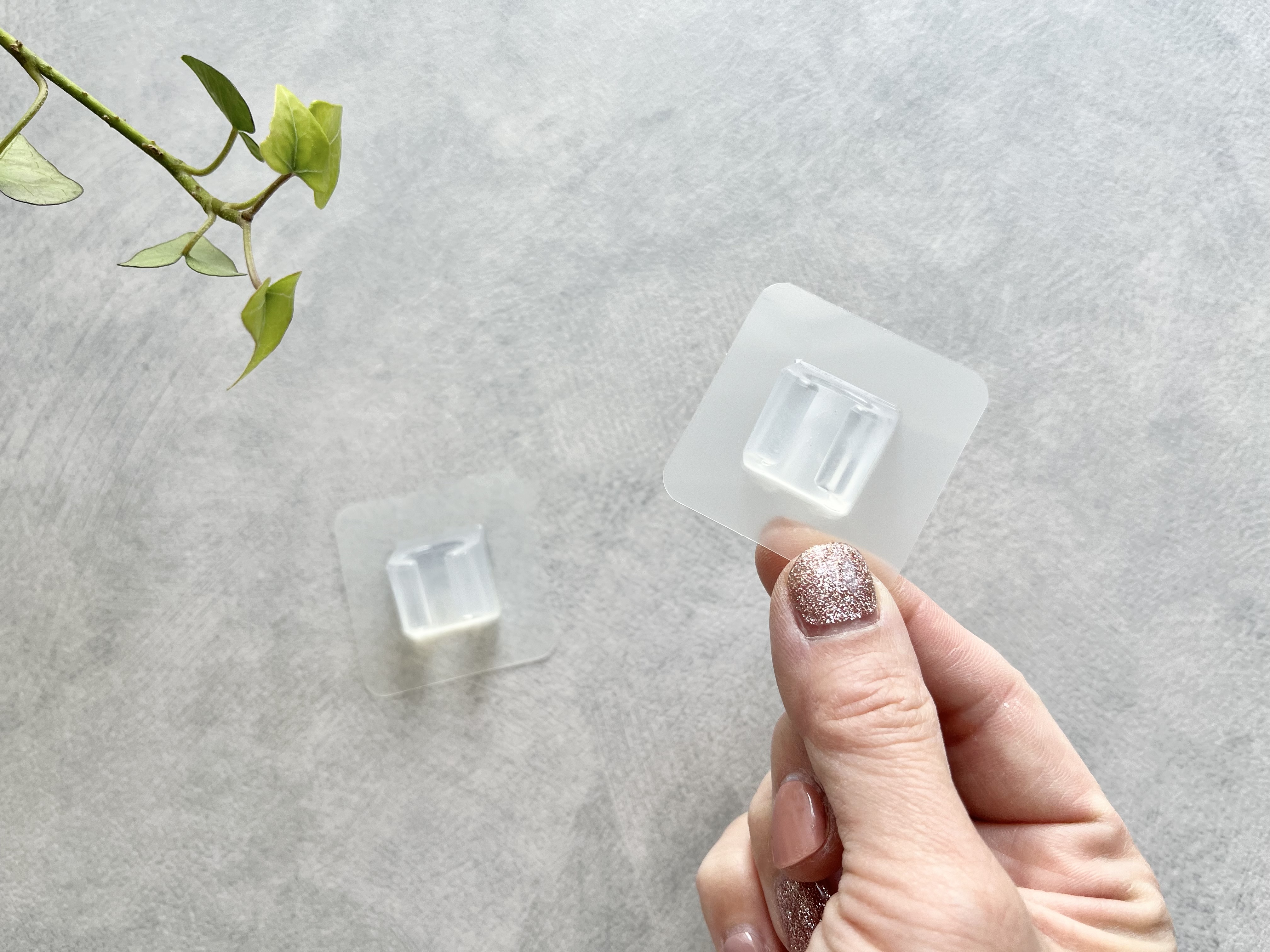 セリアの「フィルムシート 歯ブラシホルダー斜め置きタイプ」の商品画像