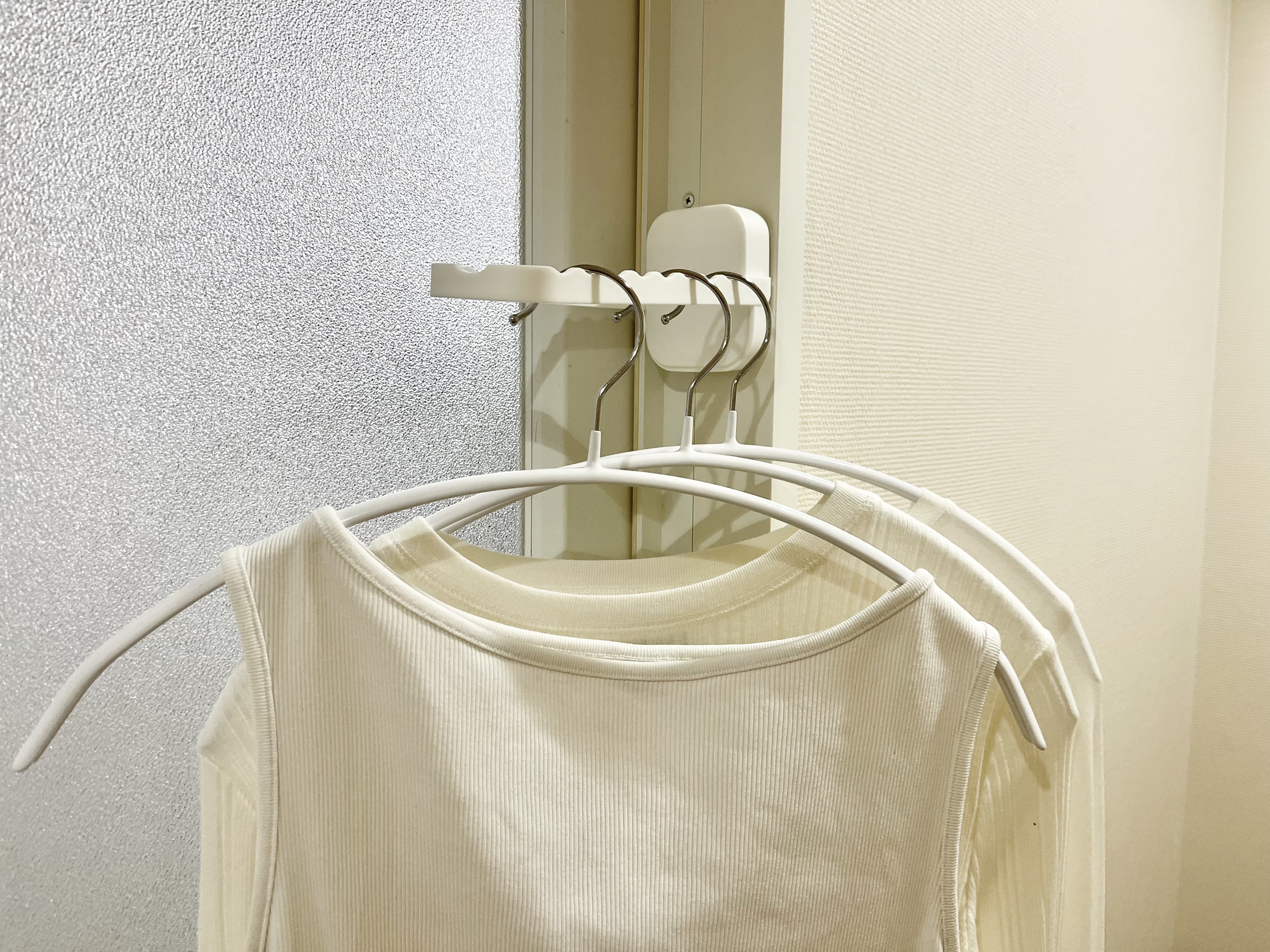 ダイソーの「壁掛けハンガー用フック」の使用画像