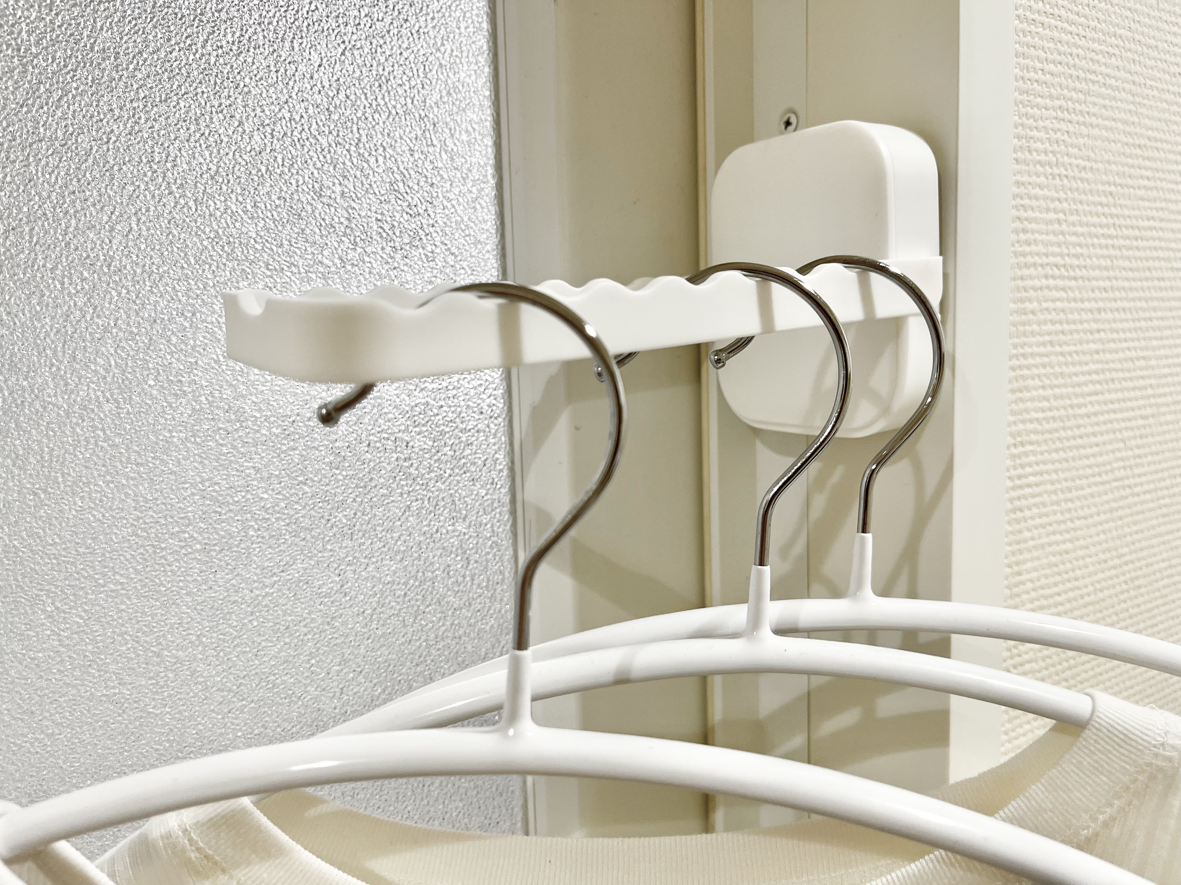 ダイソーの「壁掛けハンガー用フック」の使用画像