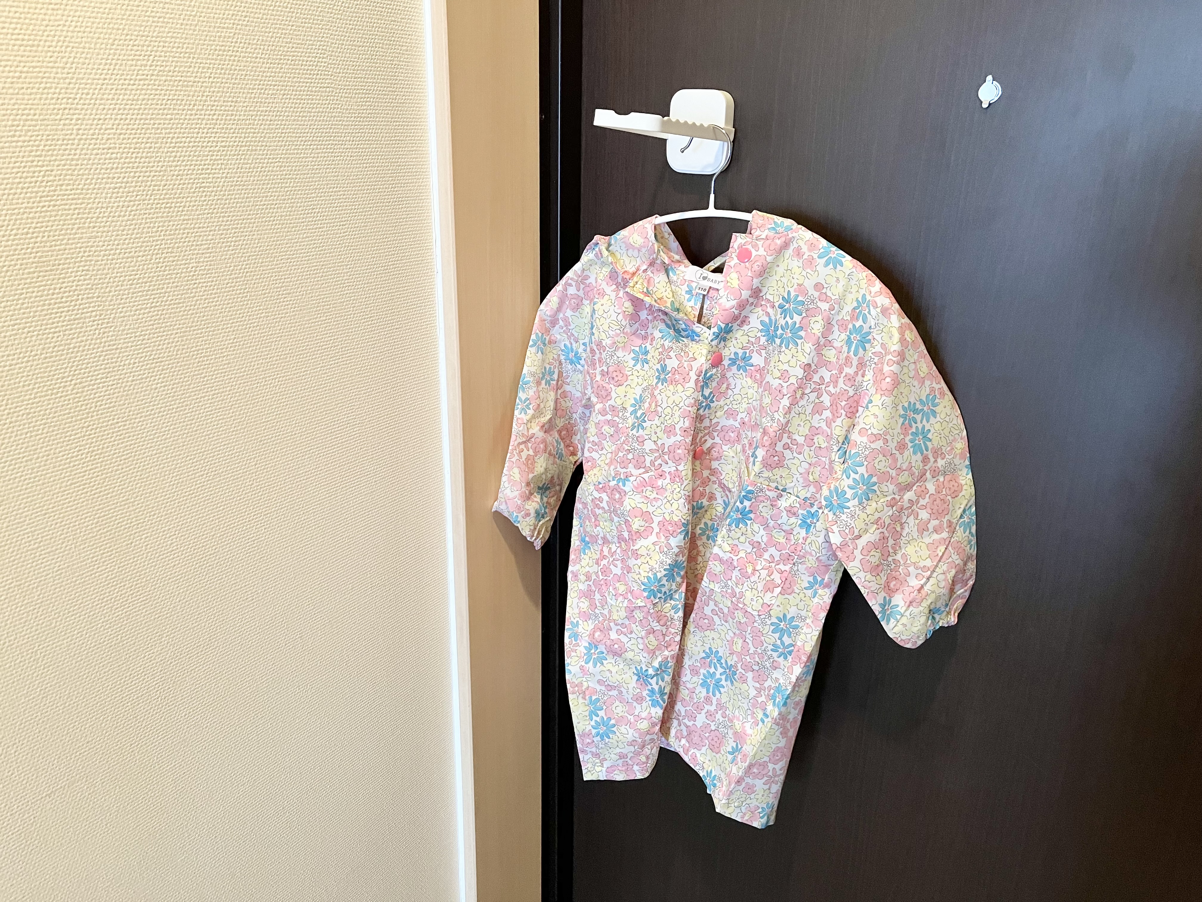 ダイソーの「壁掛けハンガー用フック」の使用画像