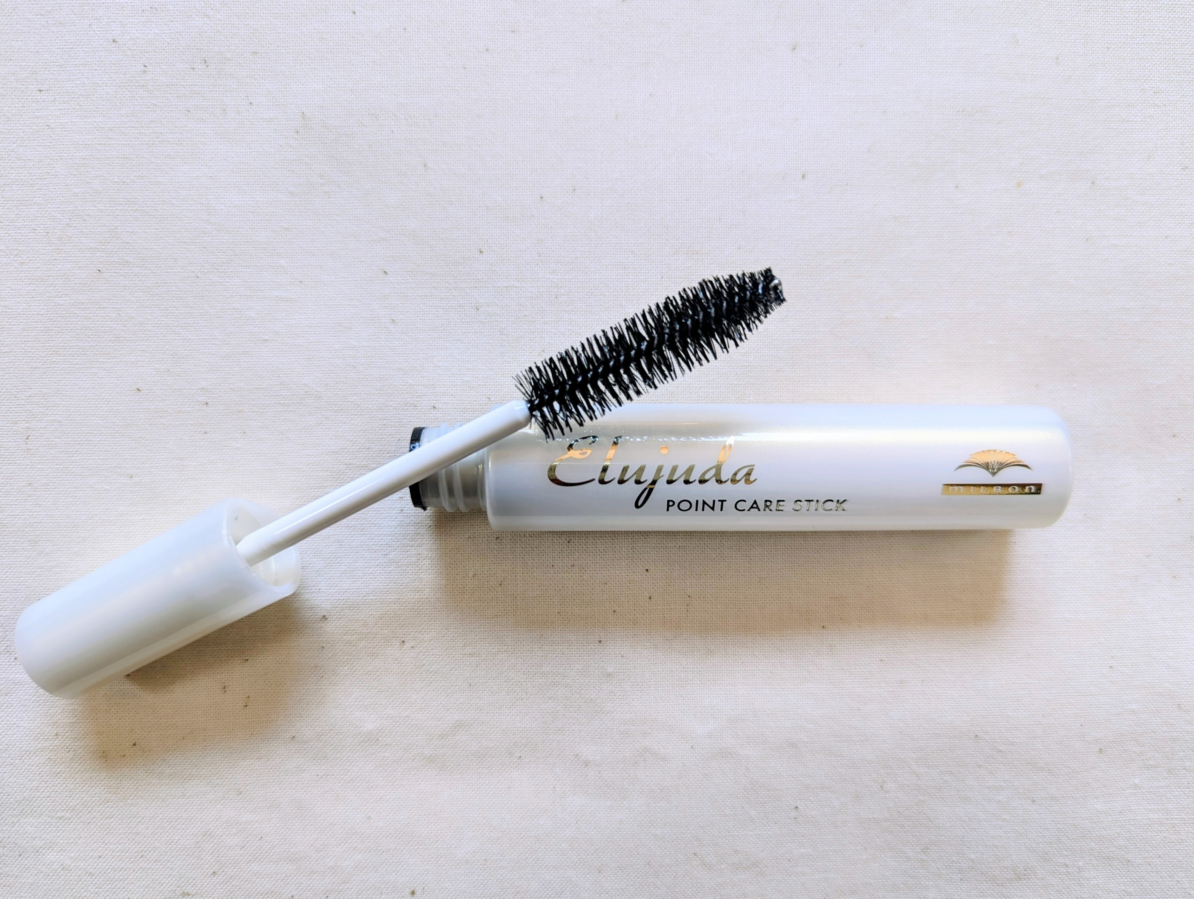 「エルジューダ ポイントケアスティック」のブラシ
