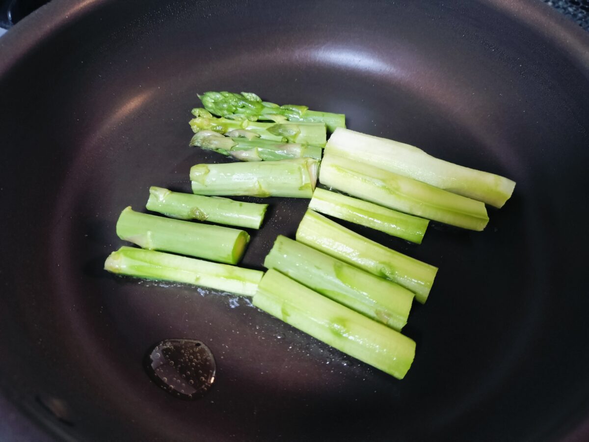 アスパラガスを焼く