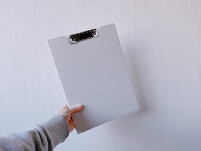 4月にパンクする学校プリント、ダイソーの「クリップボード」で提出忘れゼロに