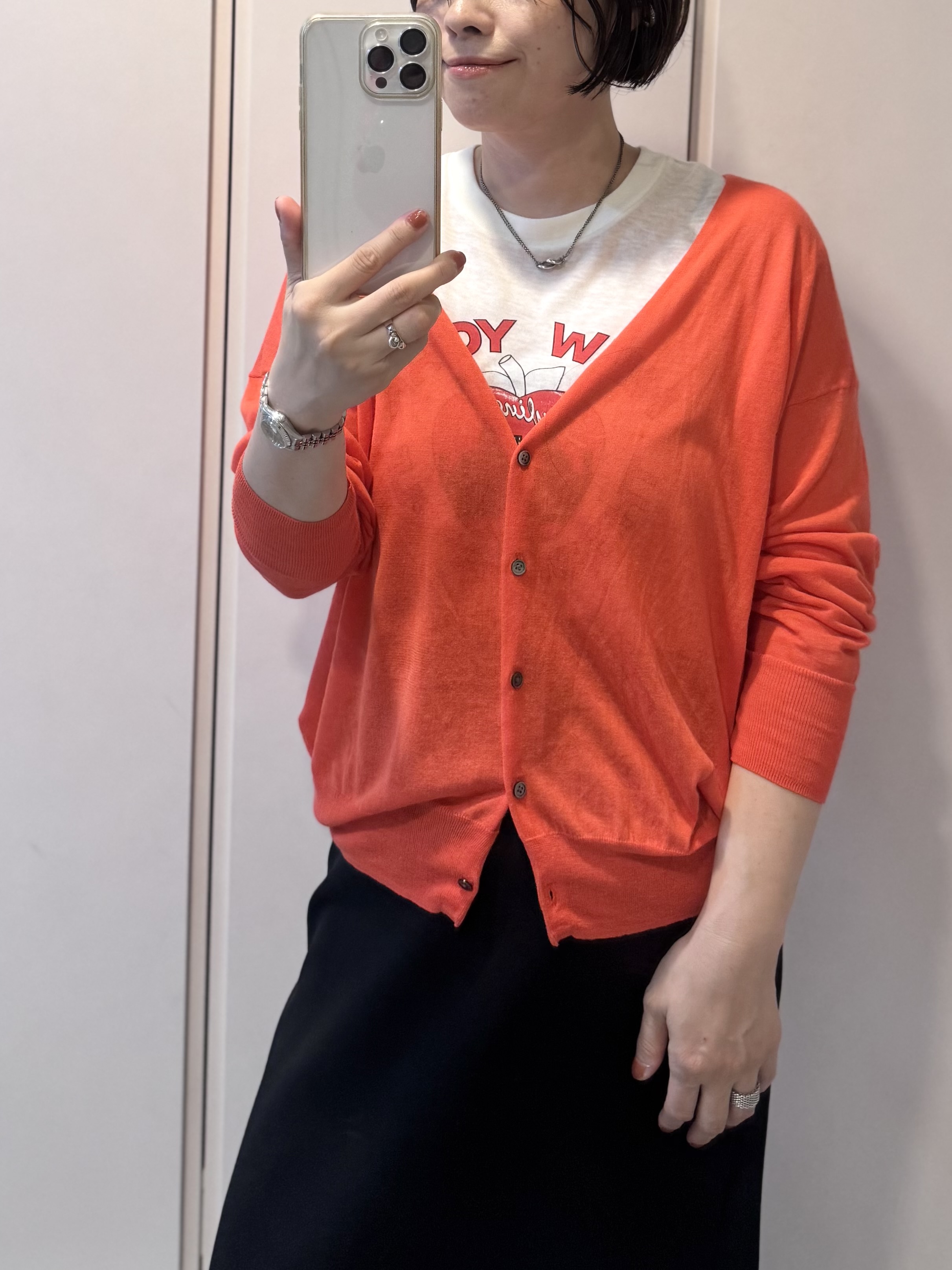 オレンジのシアーカーディガン