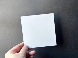 【ダイソー】リピ買い必須！マグネット収納を可能にするハサミでカットもできるスチールタイル