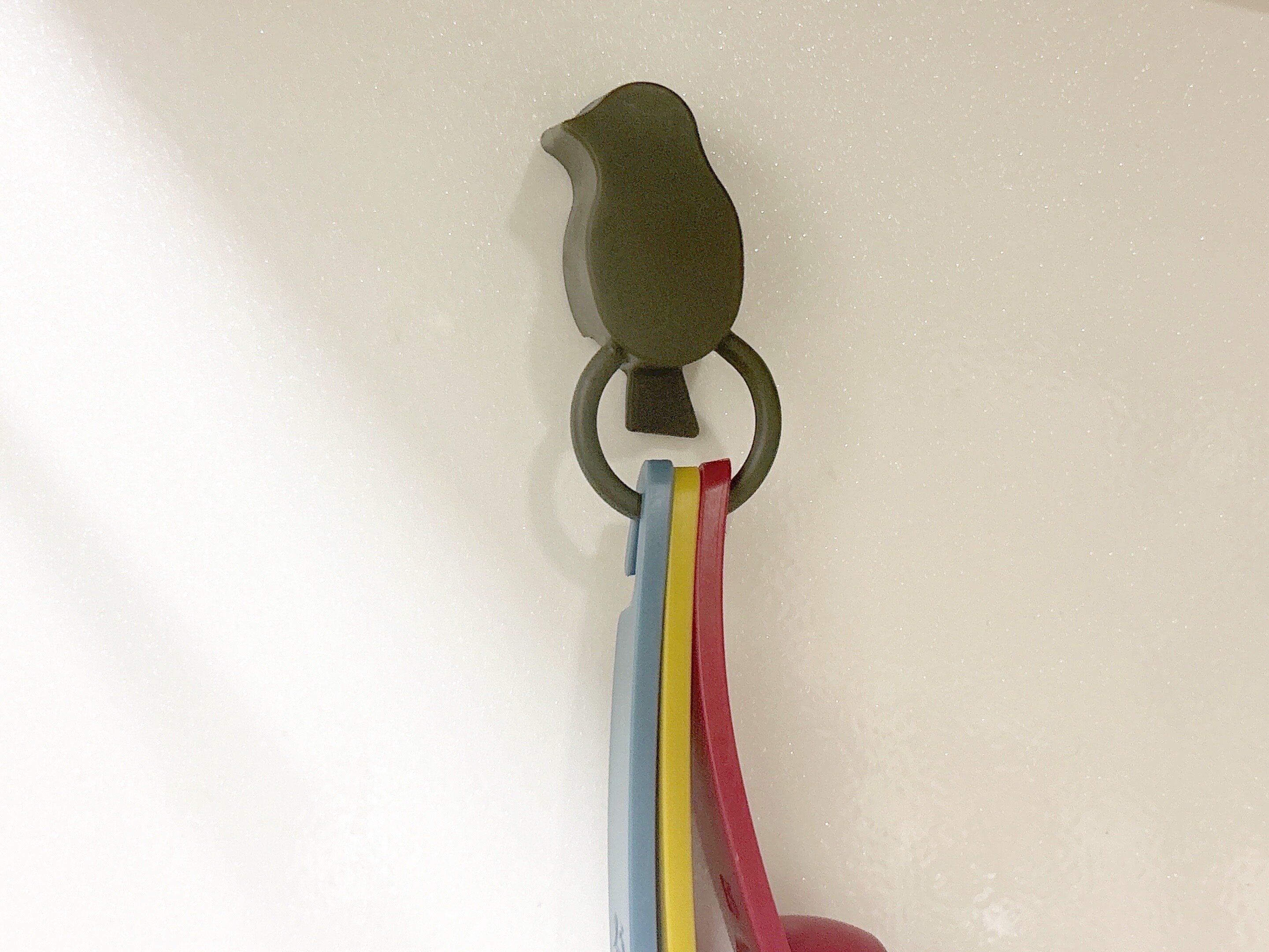 ダイソーマグネットがくっつくスチールタイル