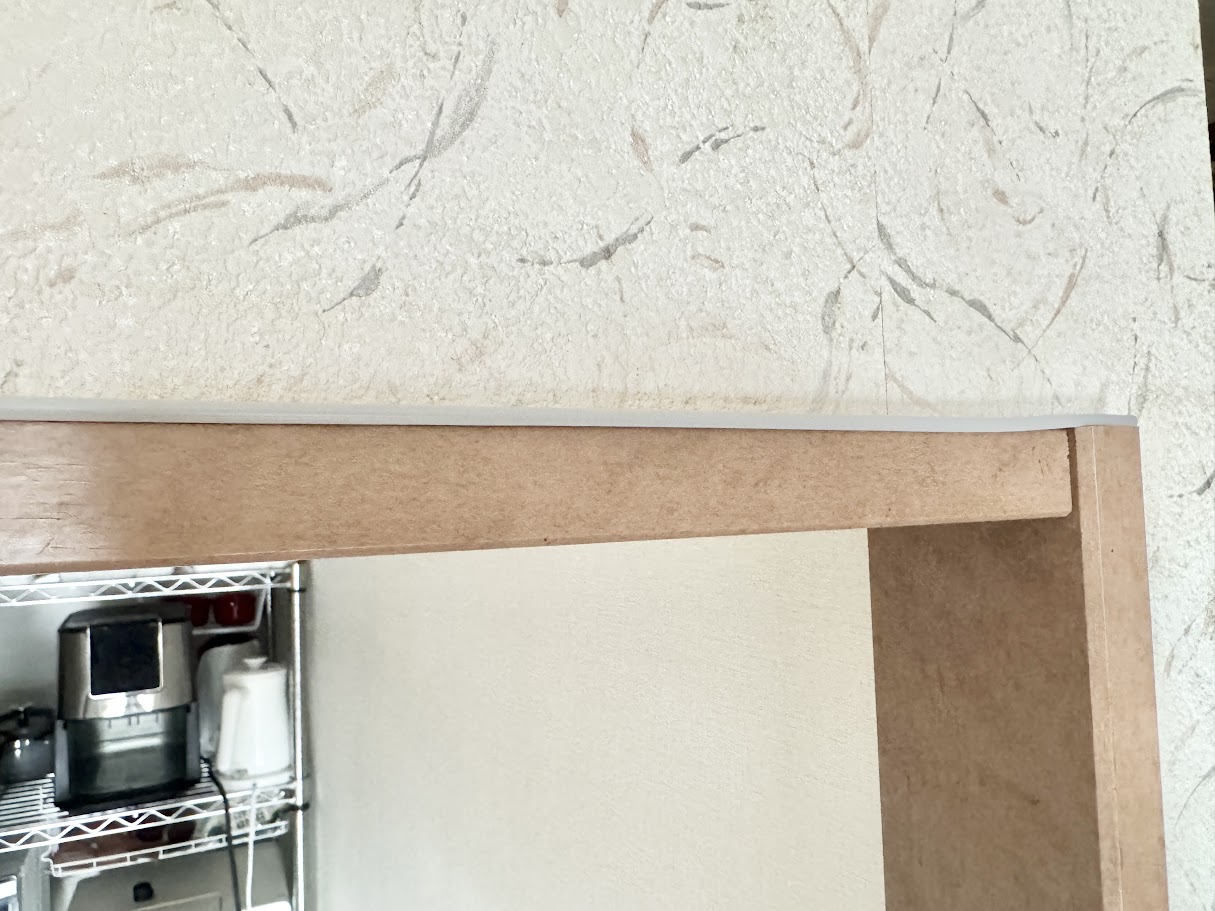 ドア枠テープを貼ったところ