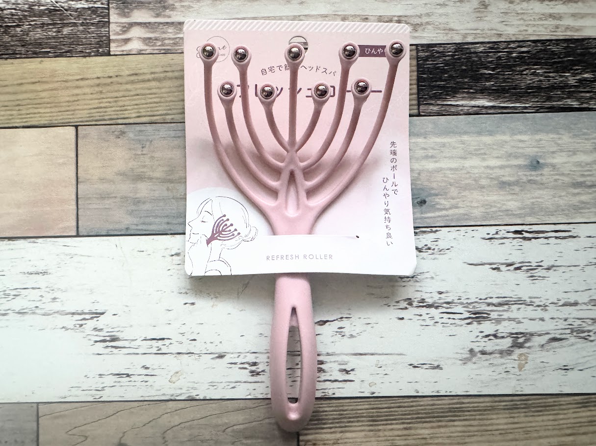 セリア　ひんやりリフレッシュローラー頭皮用
