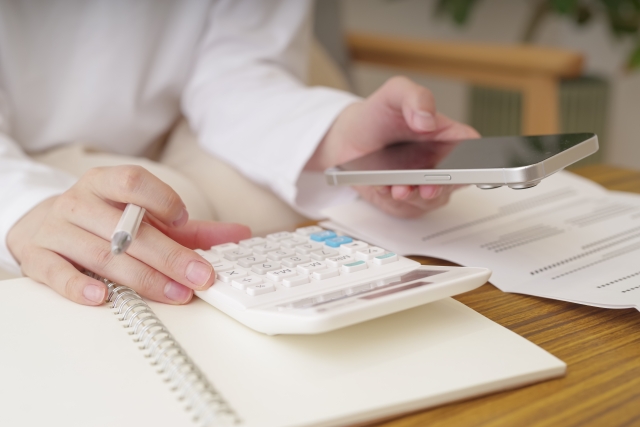 予算を立てている様子