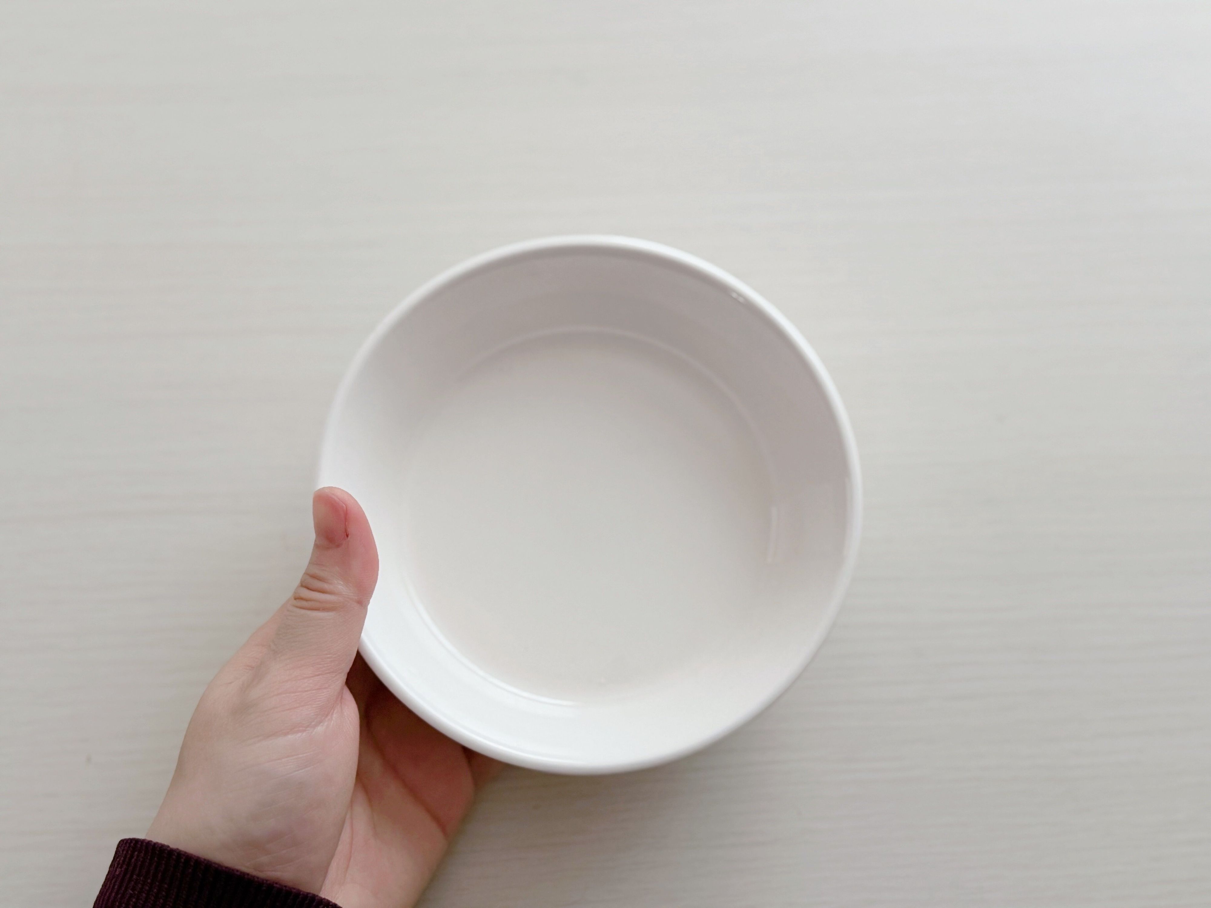 2．白食器深皿（ニューボン）