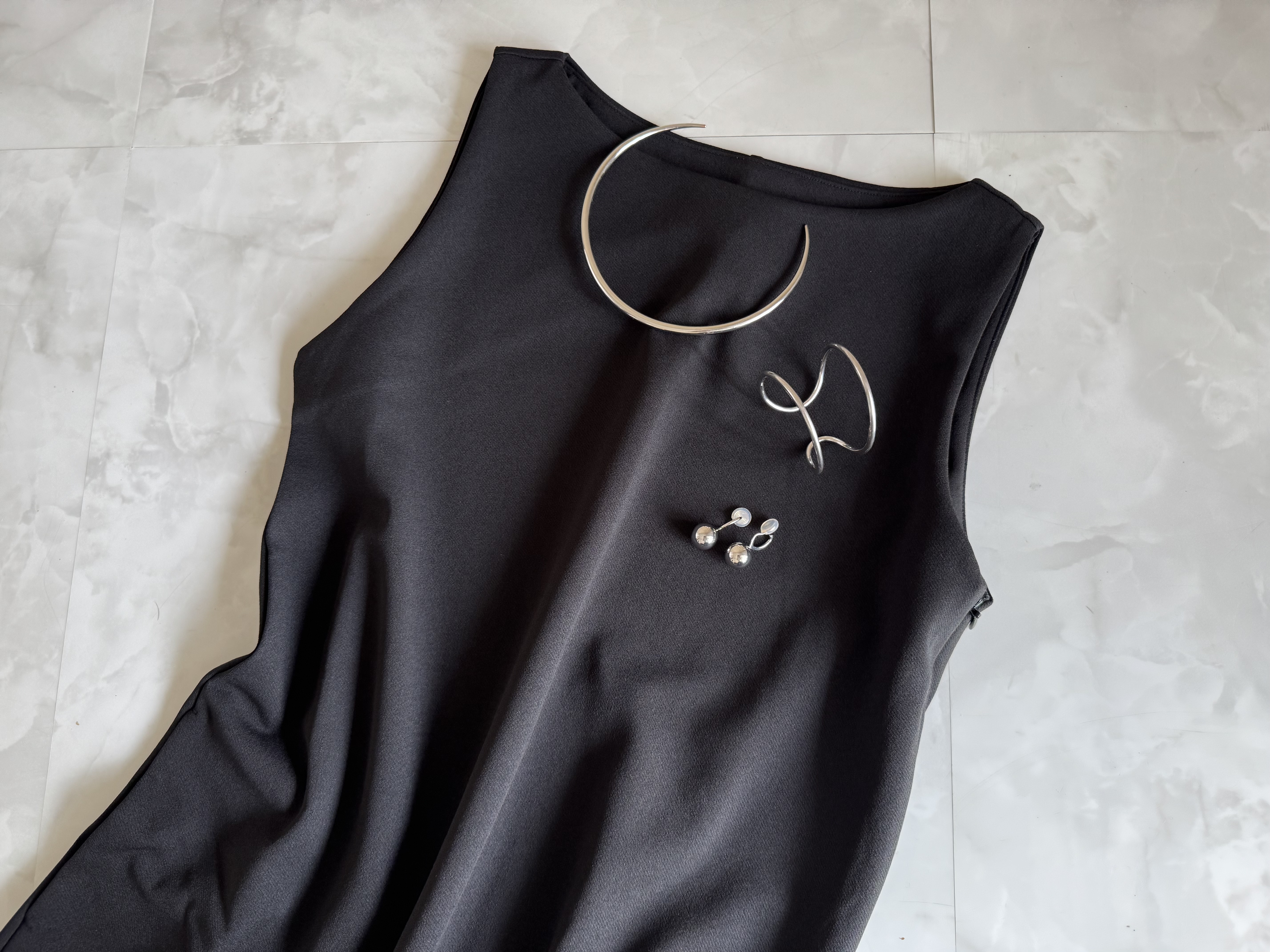 ユニクロ　クレープジャージーワンピースノースリーブ