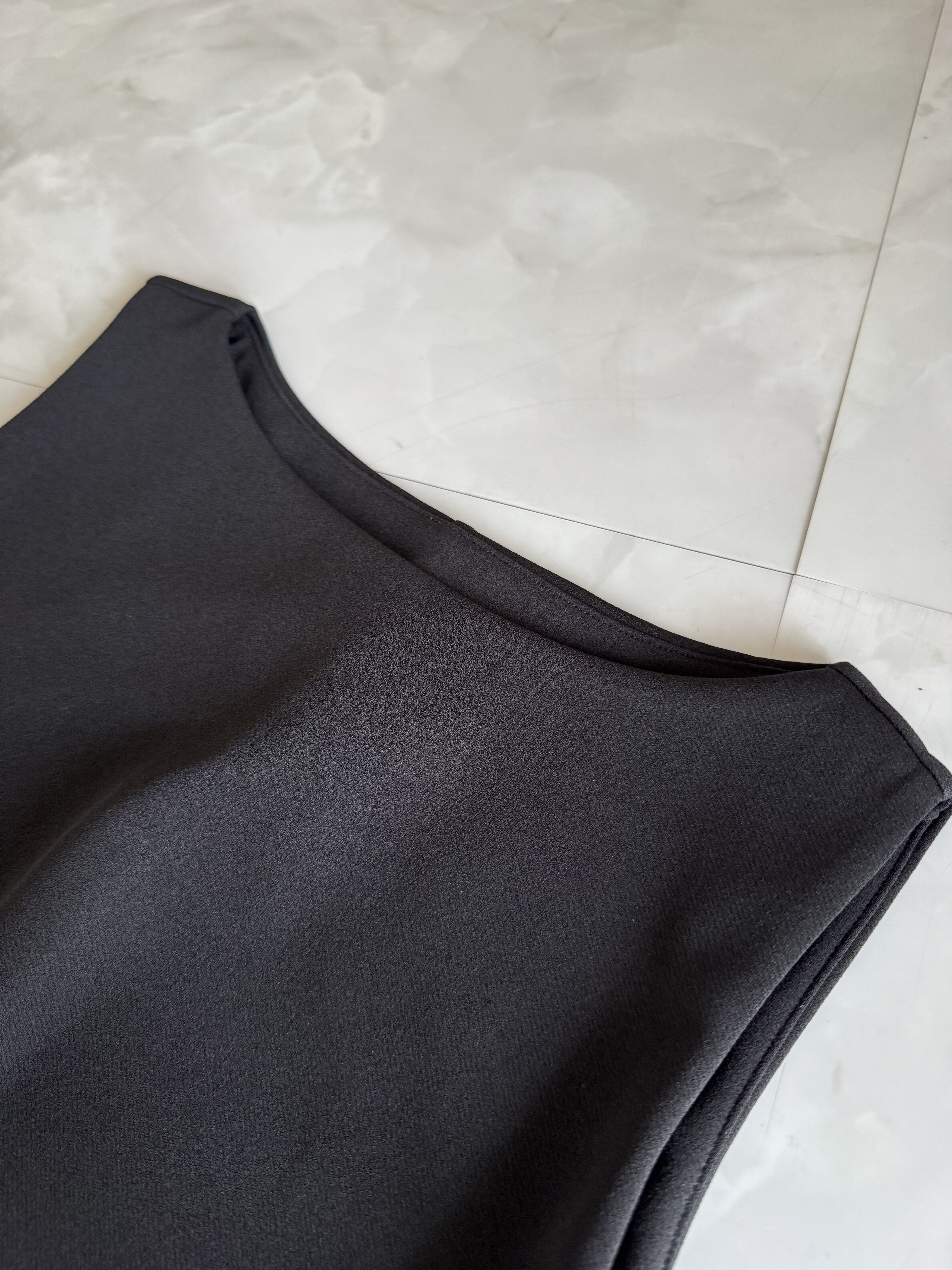 ユニクロ　クレープジャージーワンピースノースリーブ