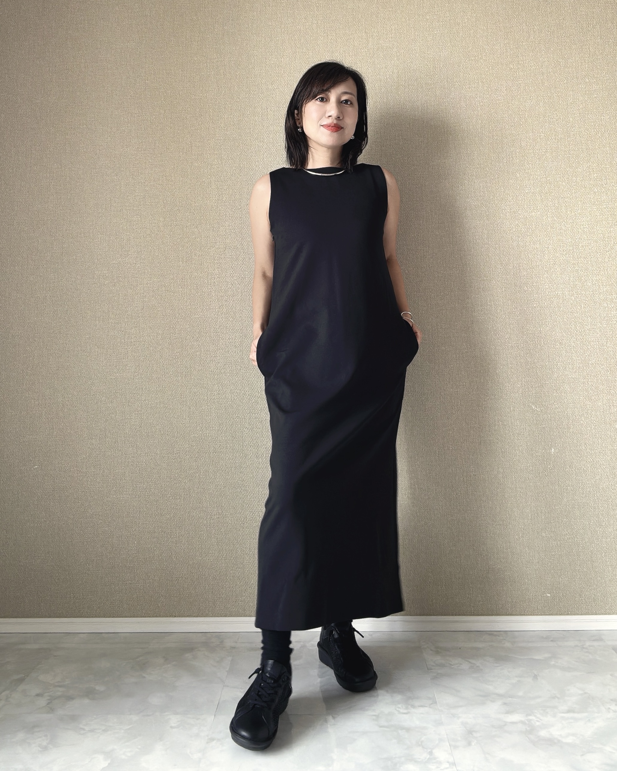 ユニクロ　クレープジャージーワンピースノースリーブ