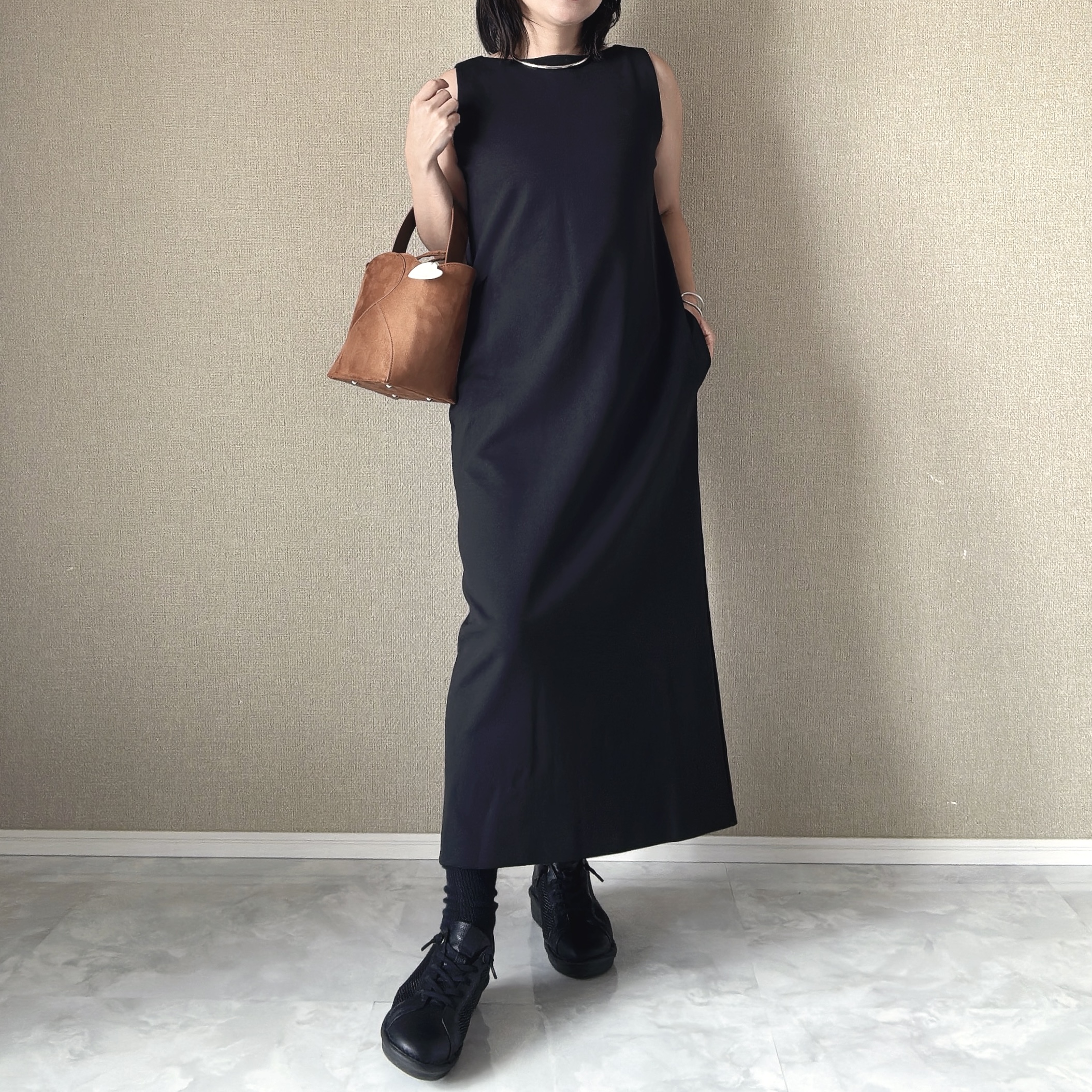 ユニクロ　クレープジャージーワンピースノースリーブ