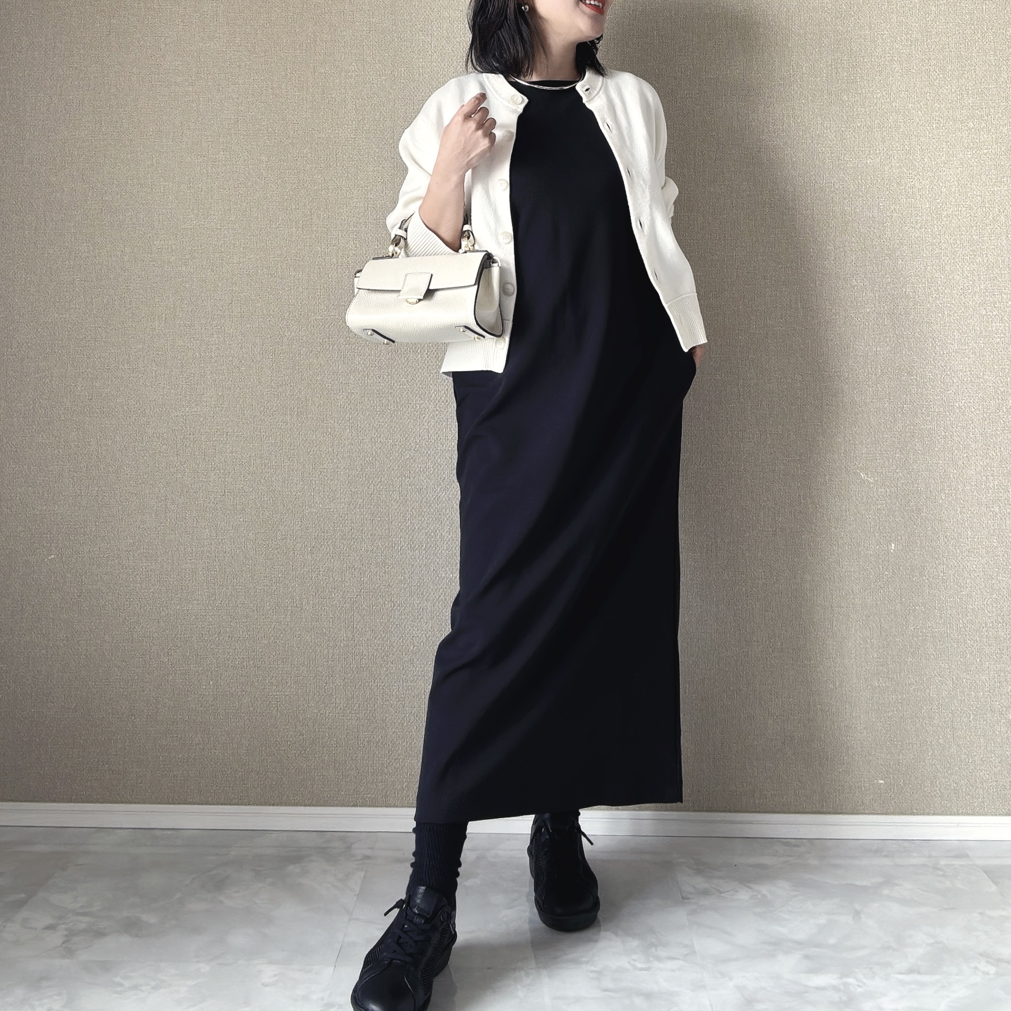 ユニクロ　クレープジャージーワンピースノースリーブ