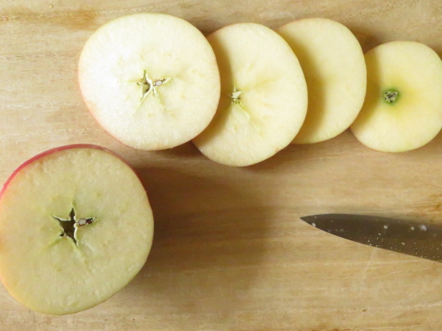 リンゴは輪切り