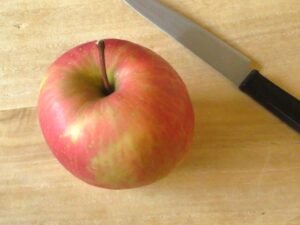 手間も食品ロスも減る！野菜・果物の「ラクでお得な切り方」