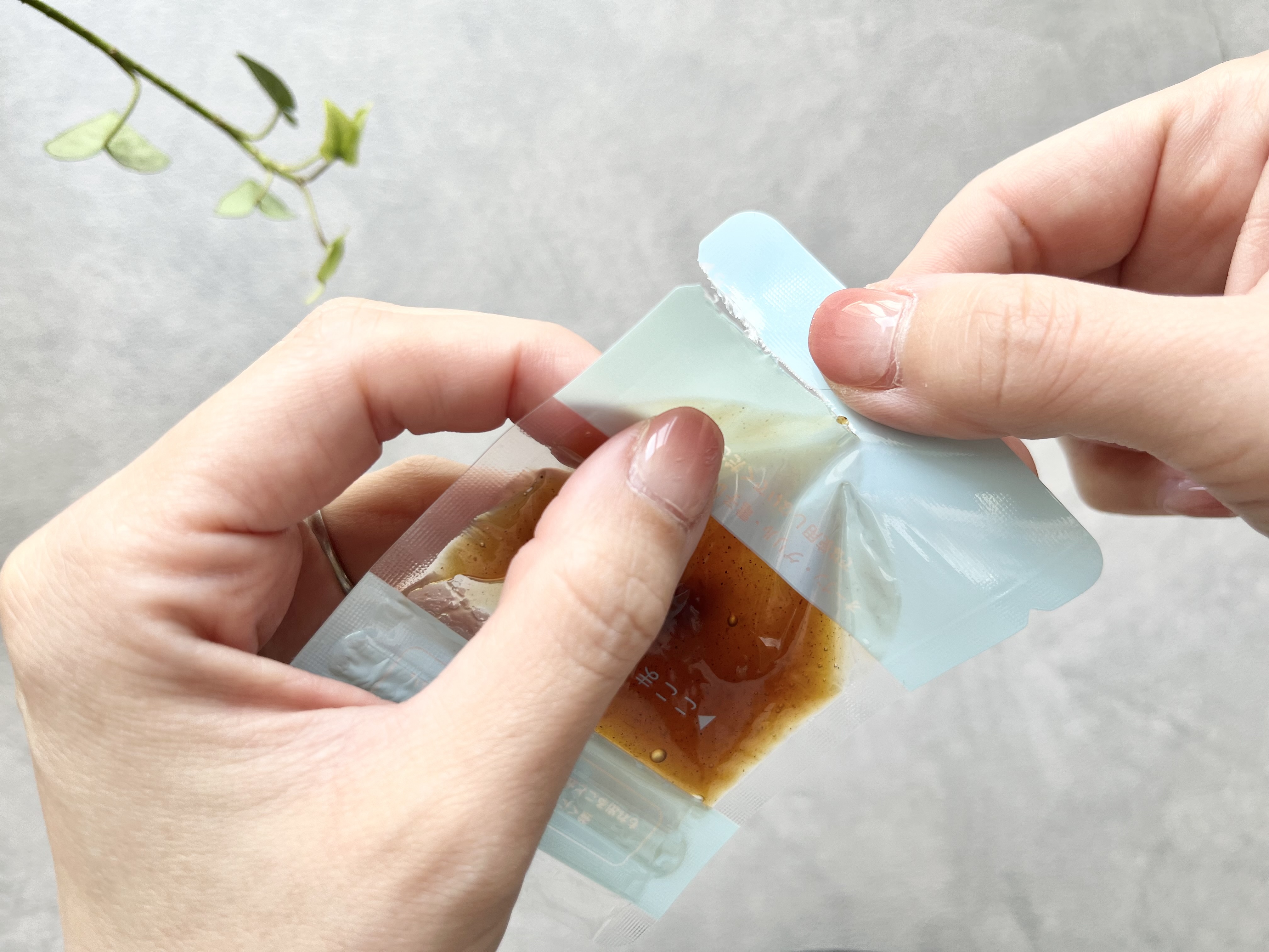 セリアの「ジッパー式調味料パウチ」の使用画像