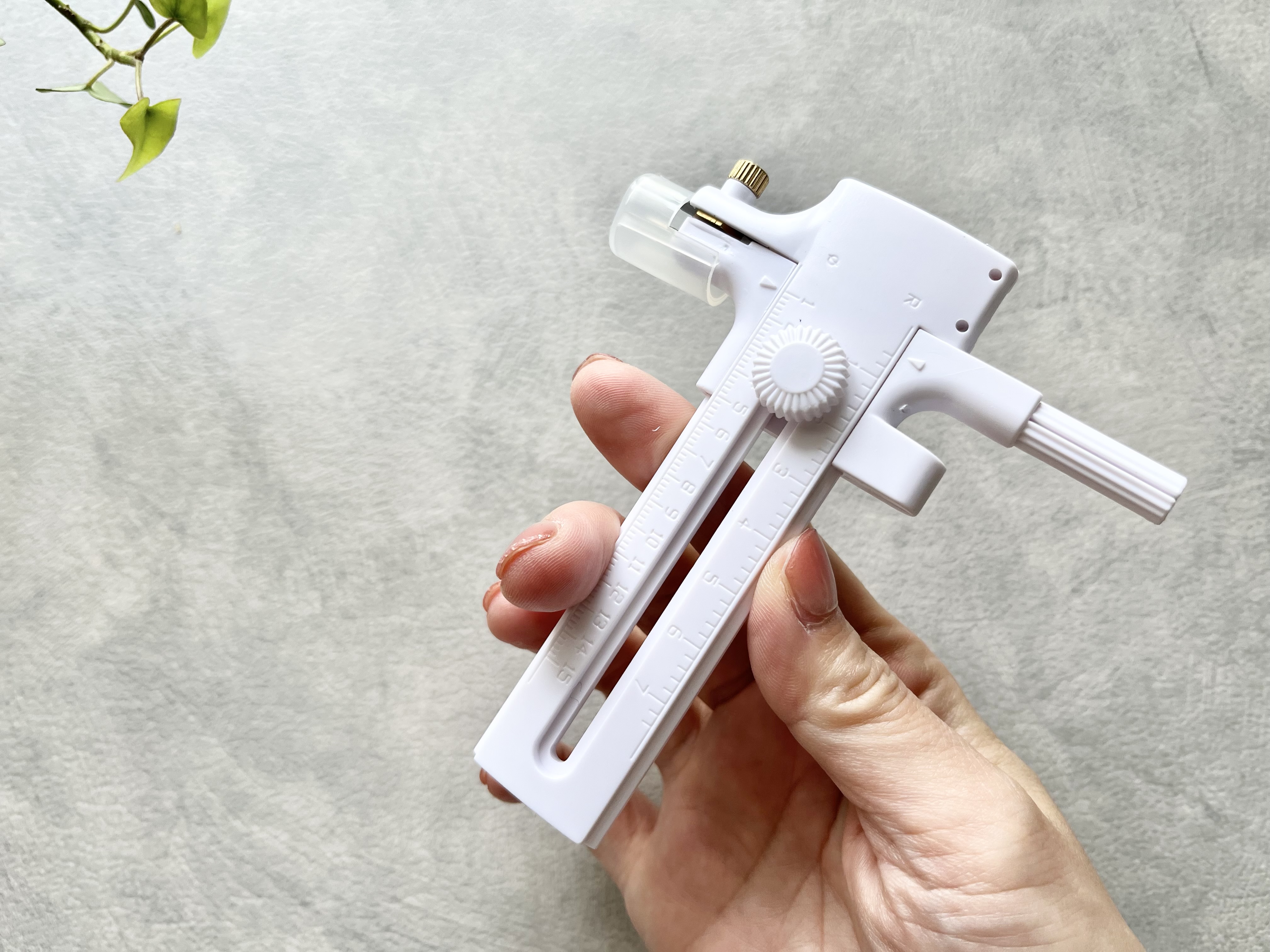 ダイソーの「コンパスカッター」の商品画像