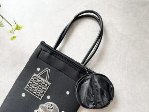 【セリア】あの爆売れ商品が進化！ただ涼しいだけじゃない「日差しも遮る優秀うちわ」