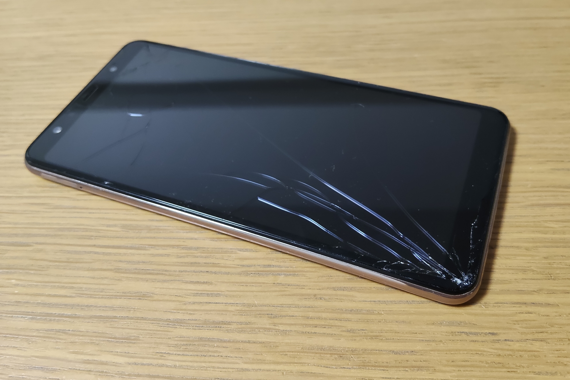 スマホ画面ヒビ
