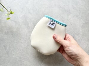 手が濡れるプチストレスにサヨナラ！セリアの「スパウトパウチカバー」が夏のお出かけに優秀すぎる