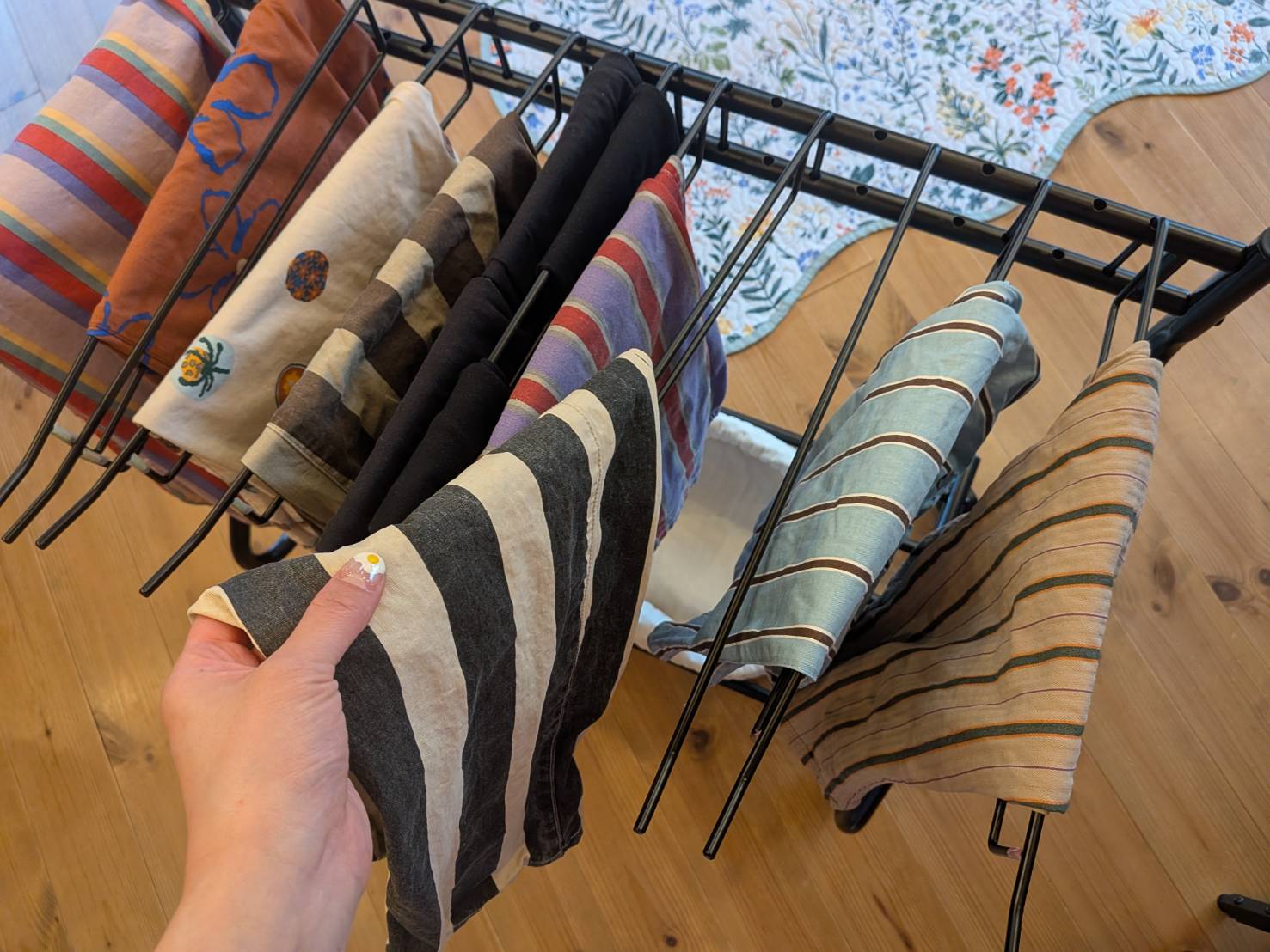 スラックスハンガー