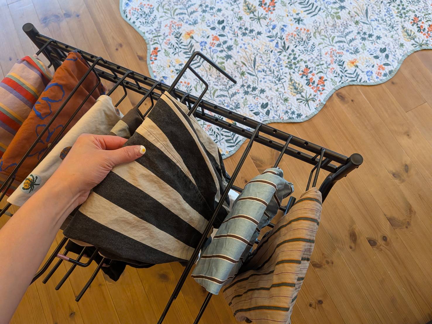 スラックスハンガー