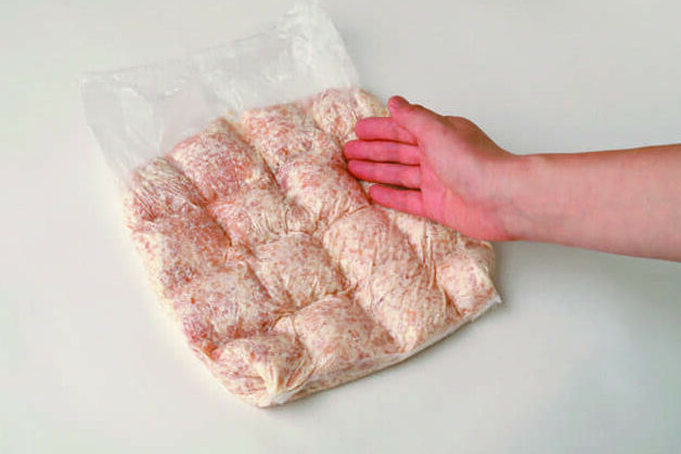 ちはるさん　鶏だんごのたね作りの様子②